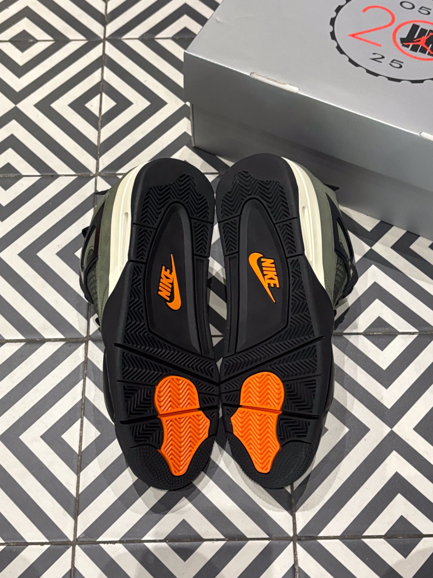 Jordan 4 Undefeated (44,5)