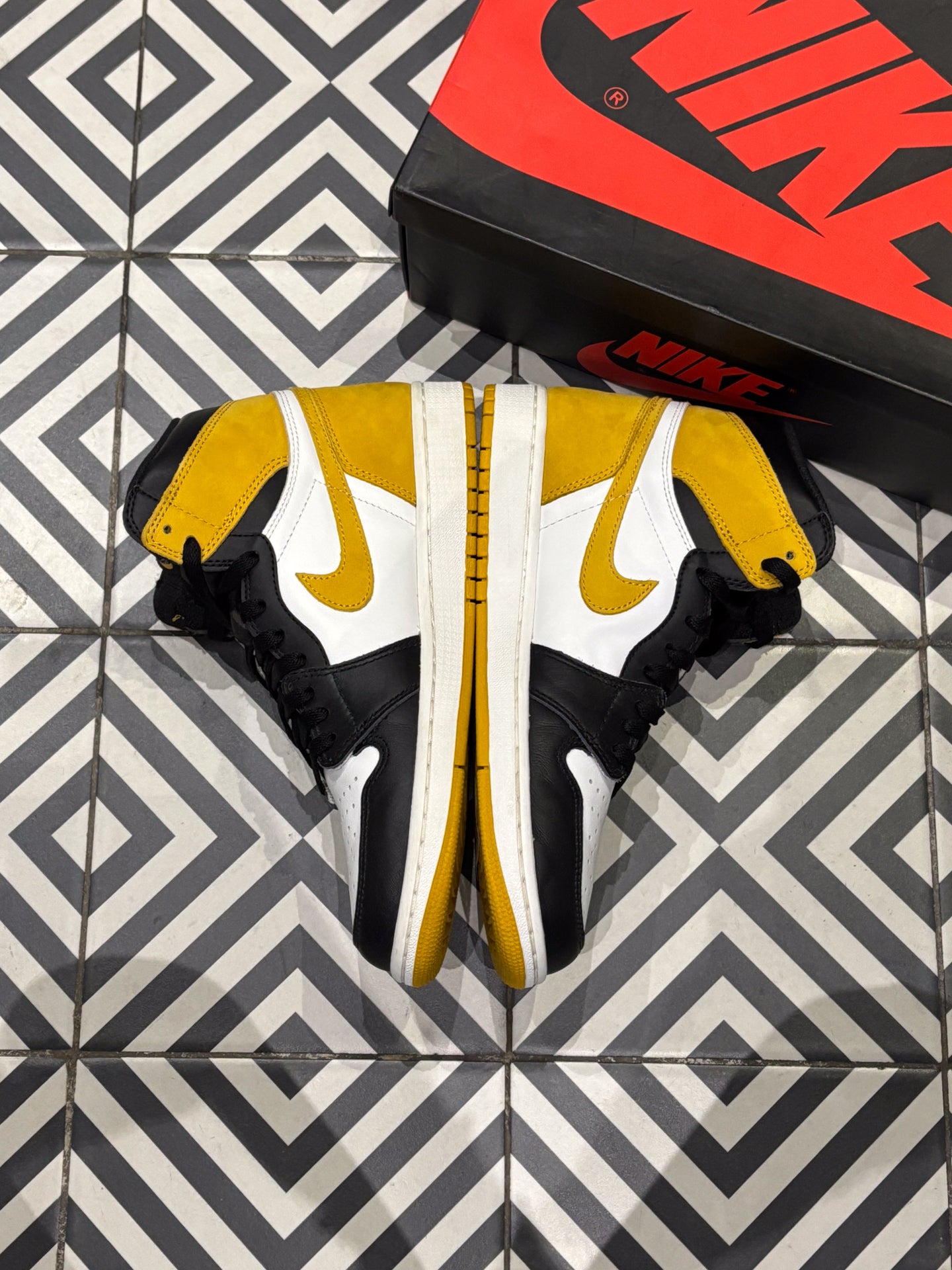 Jordan 1 High Yellow Ochre (Taille 42,5)