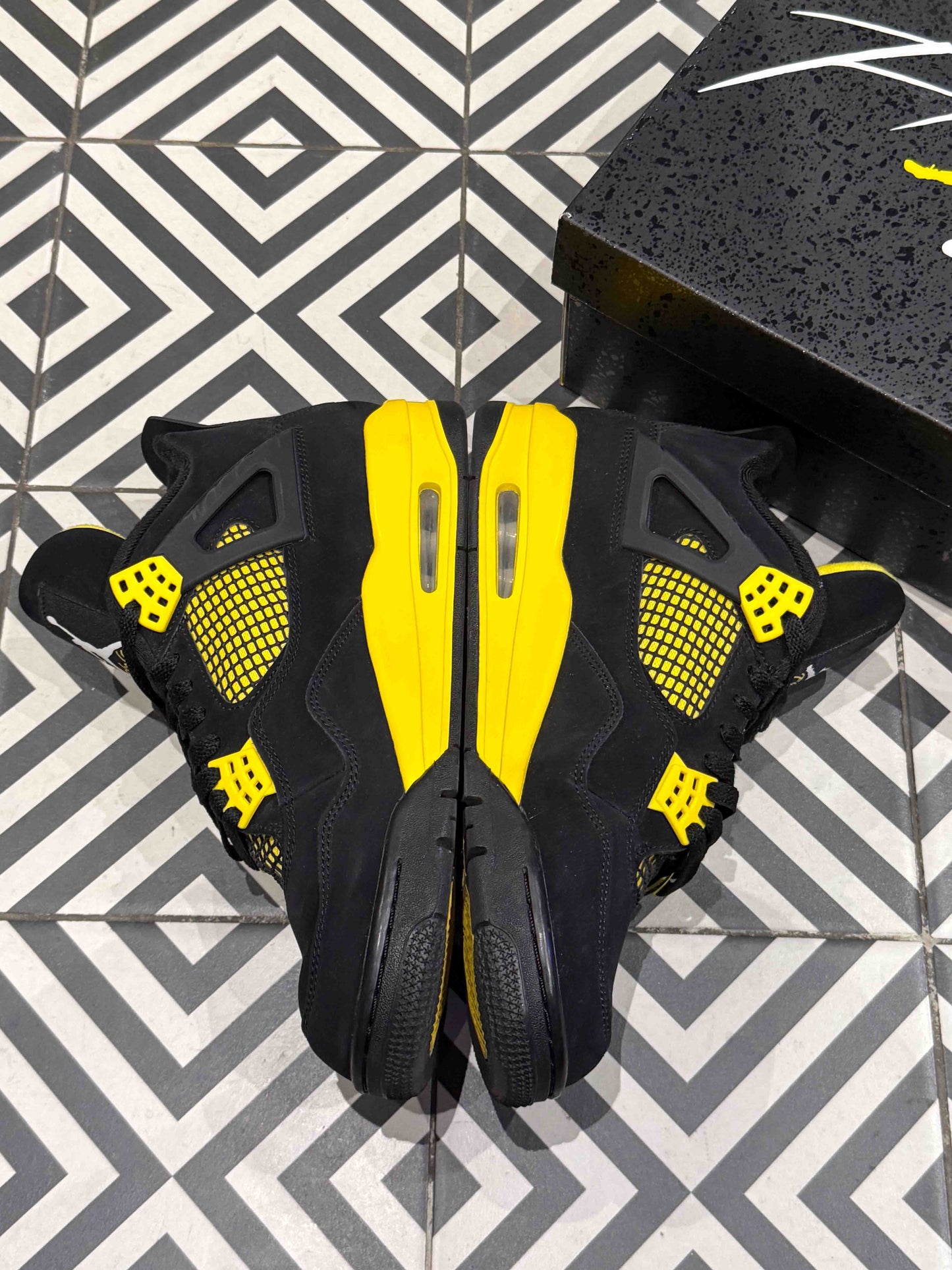Jordan 4 Thunder (Taille 44)