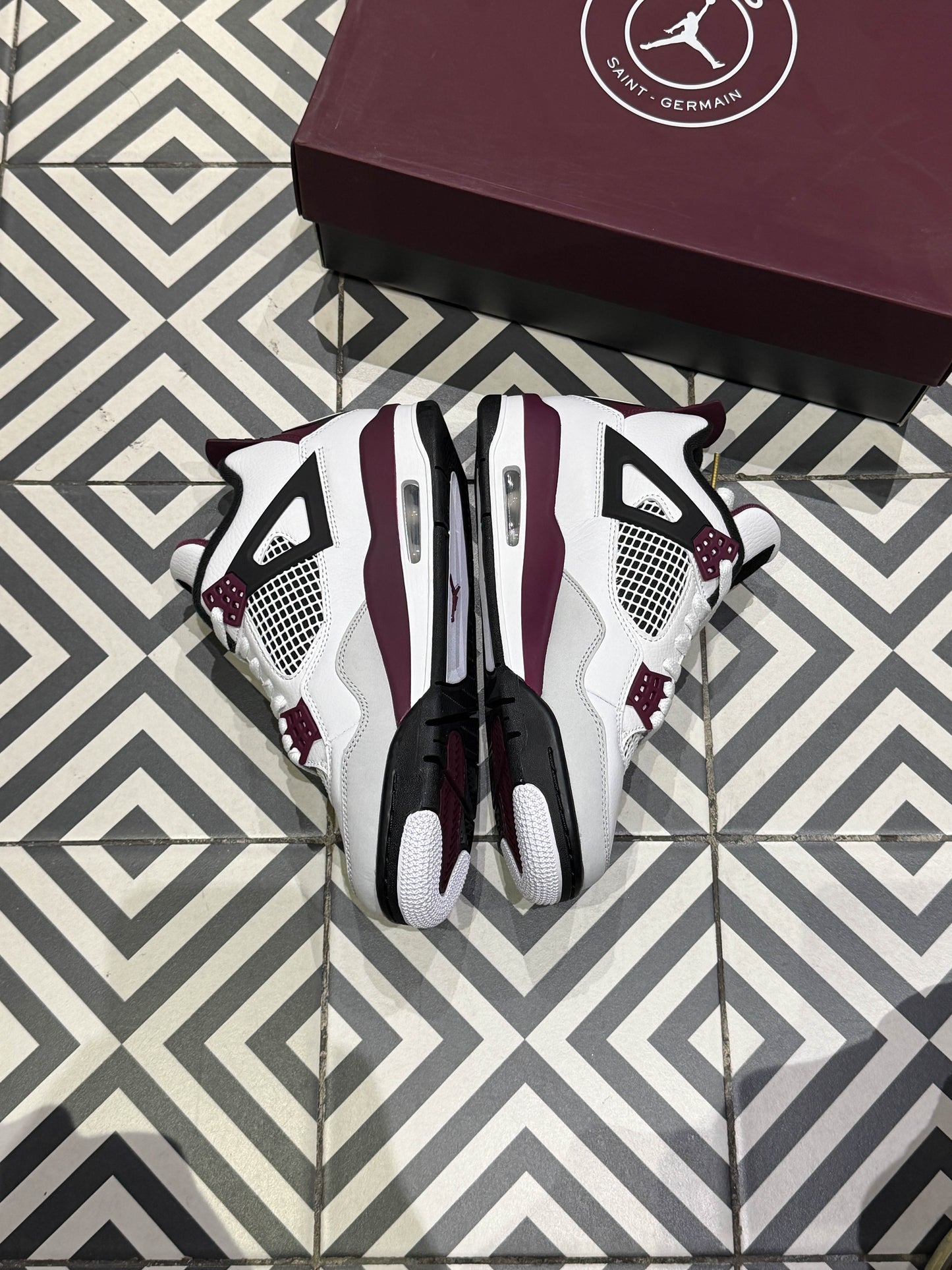 Jordan 4 PSG (Taille 44)