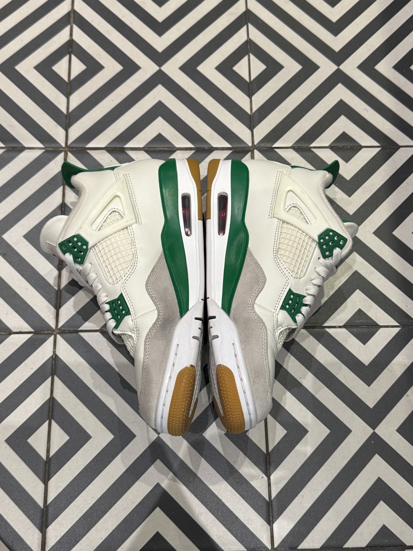 Jordan 4 SB Pine Green (Taille 39)