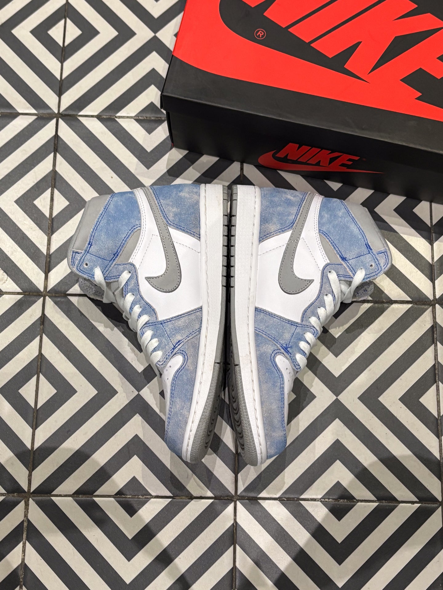 Jordan 1 High Hyper Royal (Taille 41)