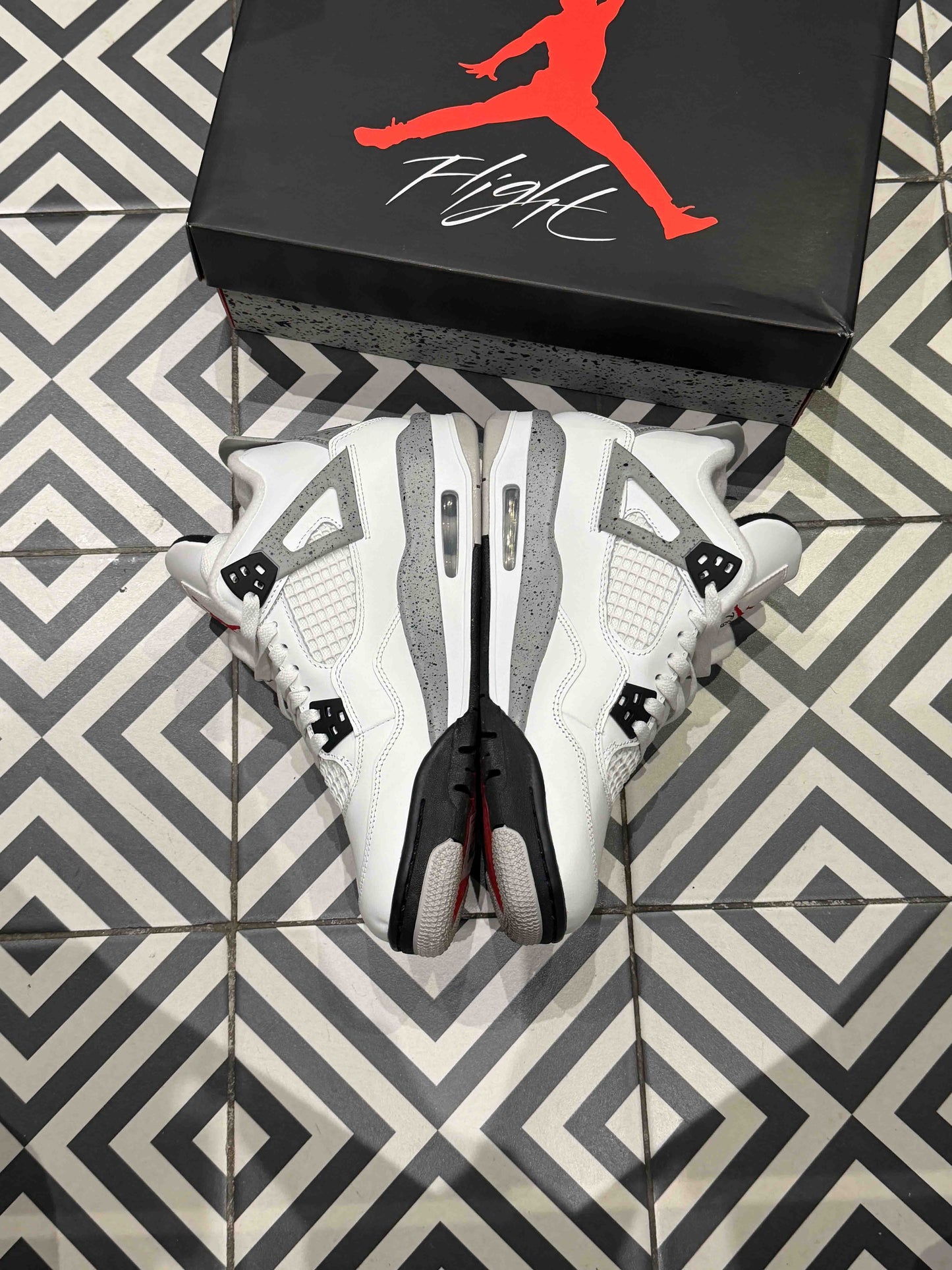 Jordan 4 White Cement GS (Taille 40)