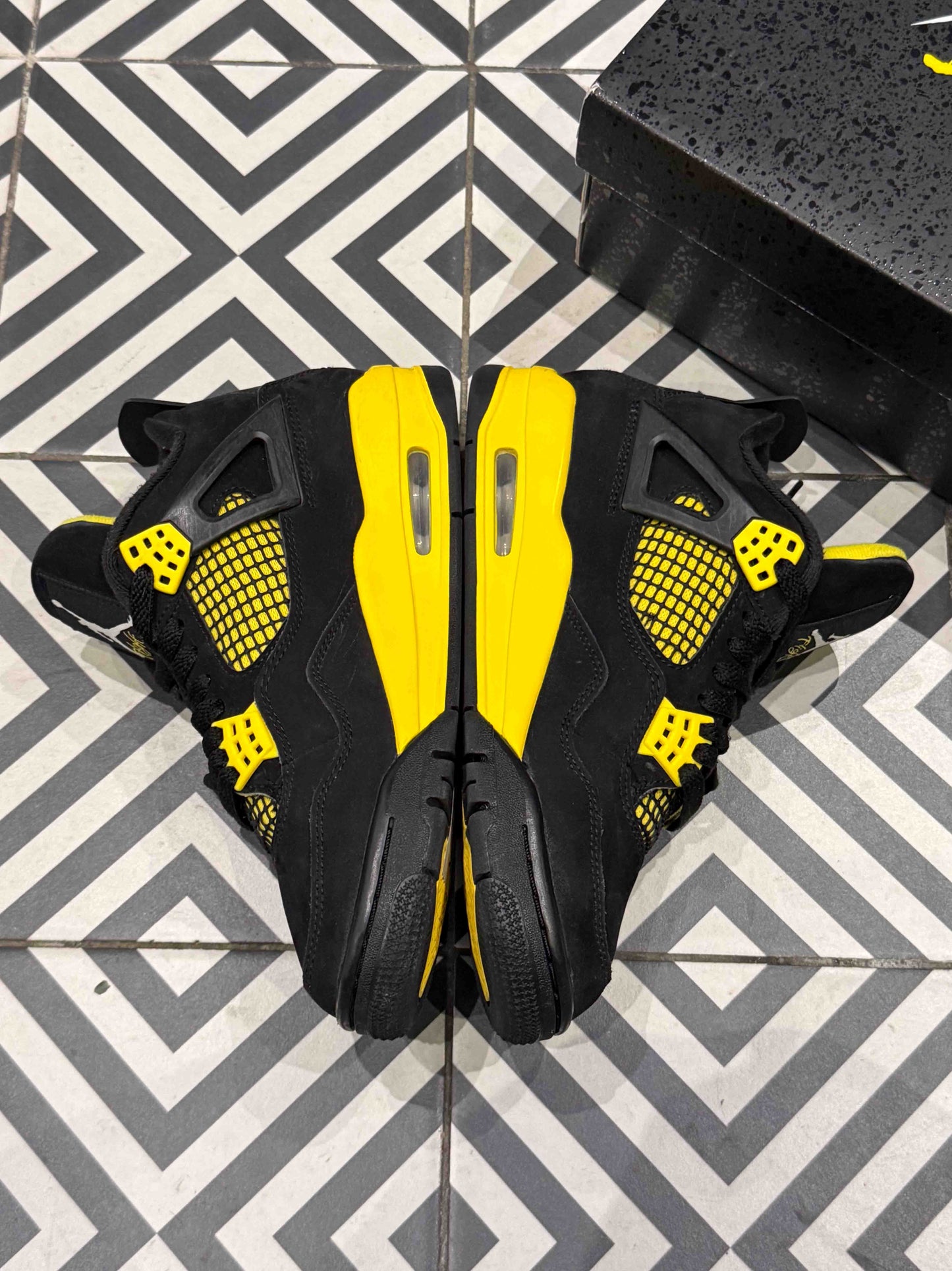 Jordan 4 Thunder (Taille 38)