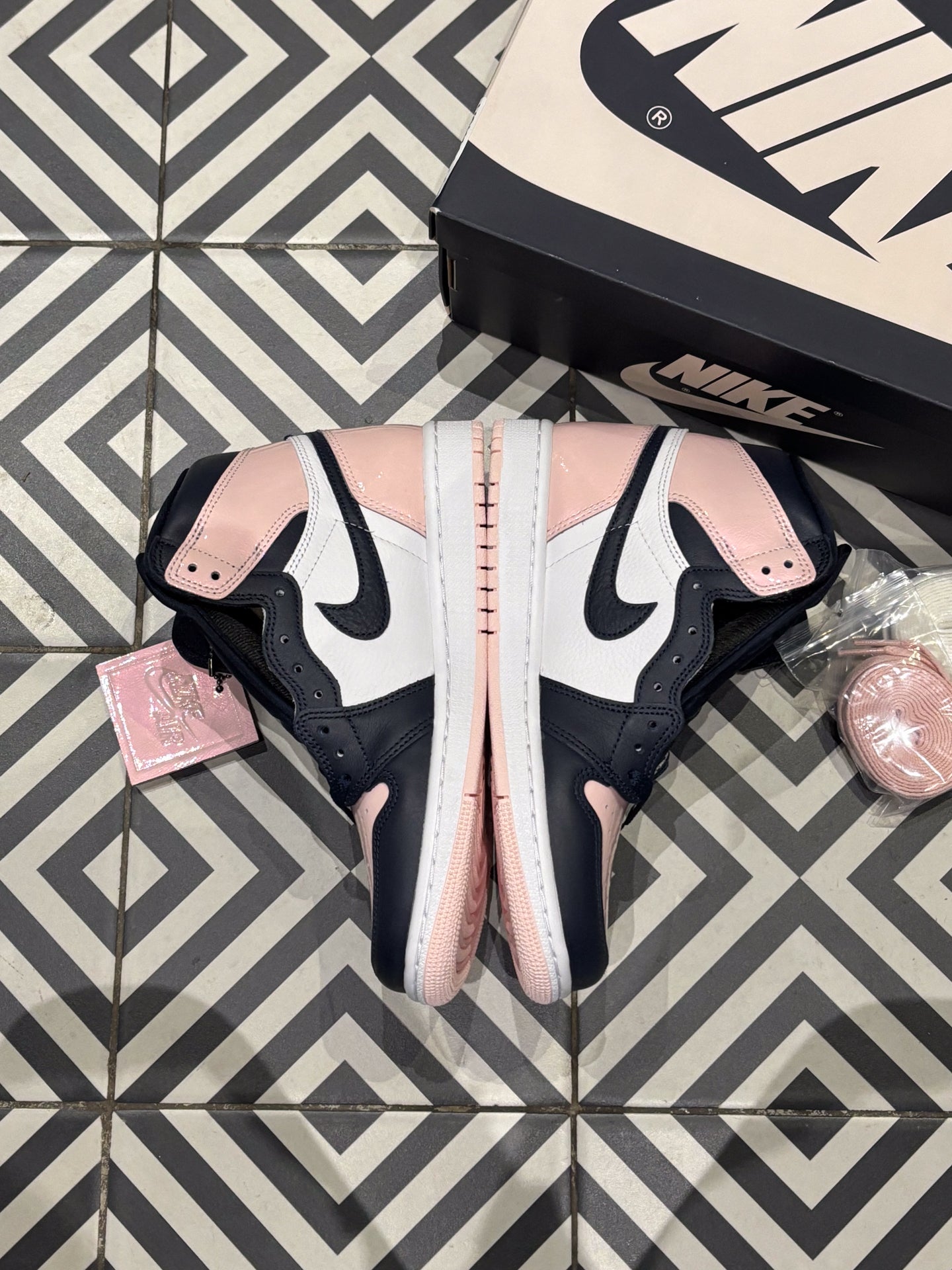 Jordan 1 High Atmosphere (Taille 38)