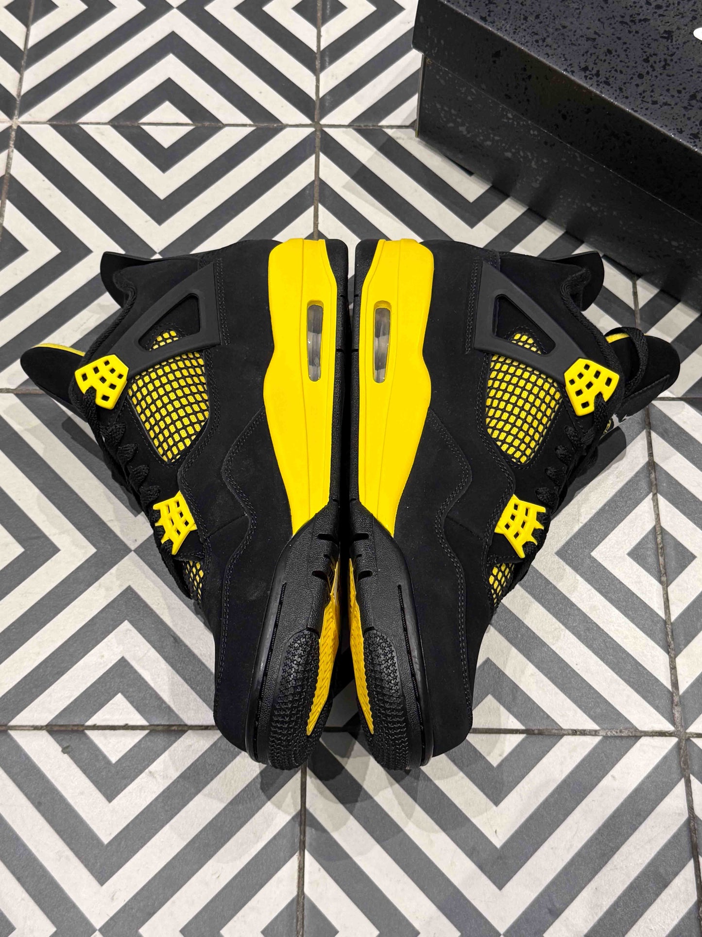 Jordan 4 Thunder (Taille 41)