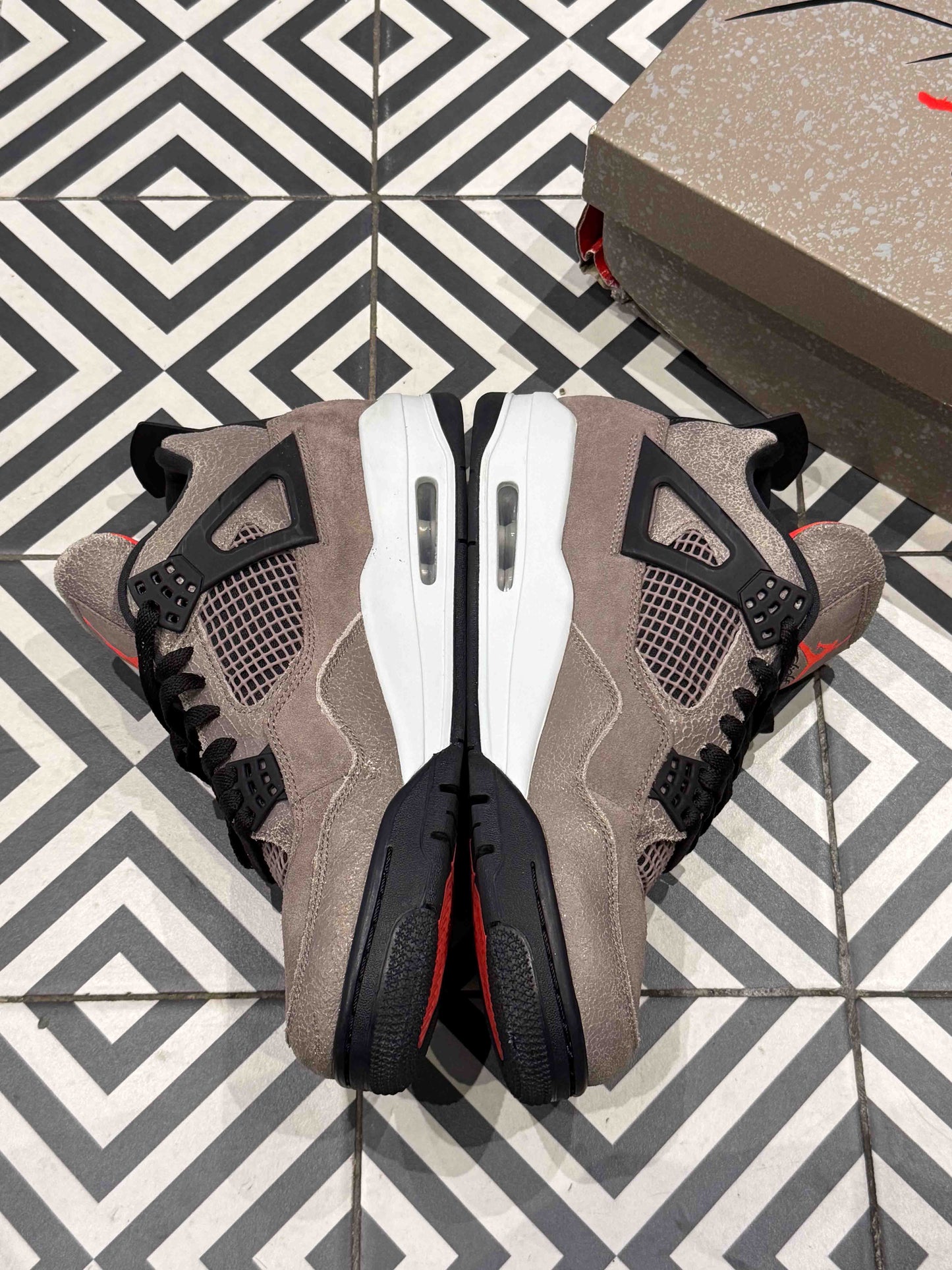 Jordan 4 Taupe Haze (Taille 45)