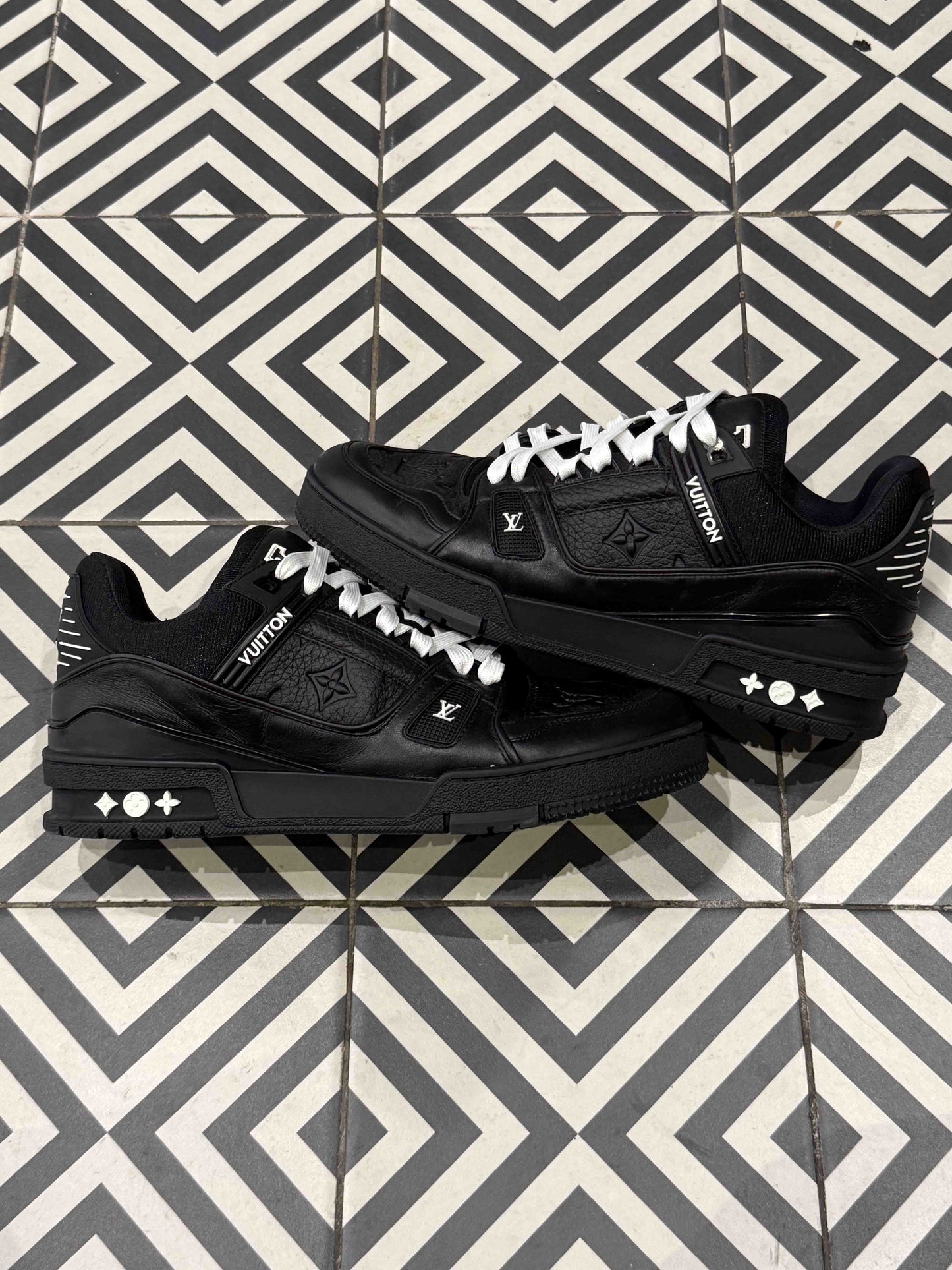 Louis Vuitton Trainer Black (Taille 42)