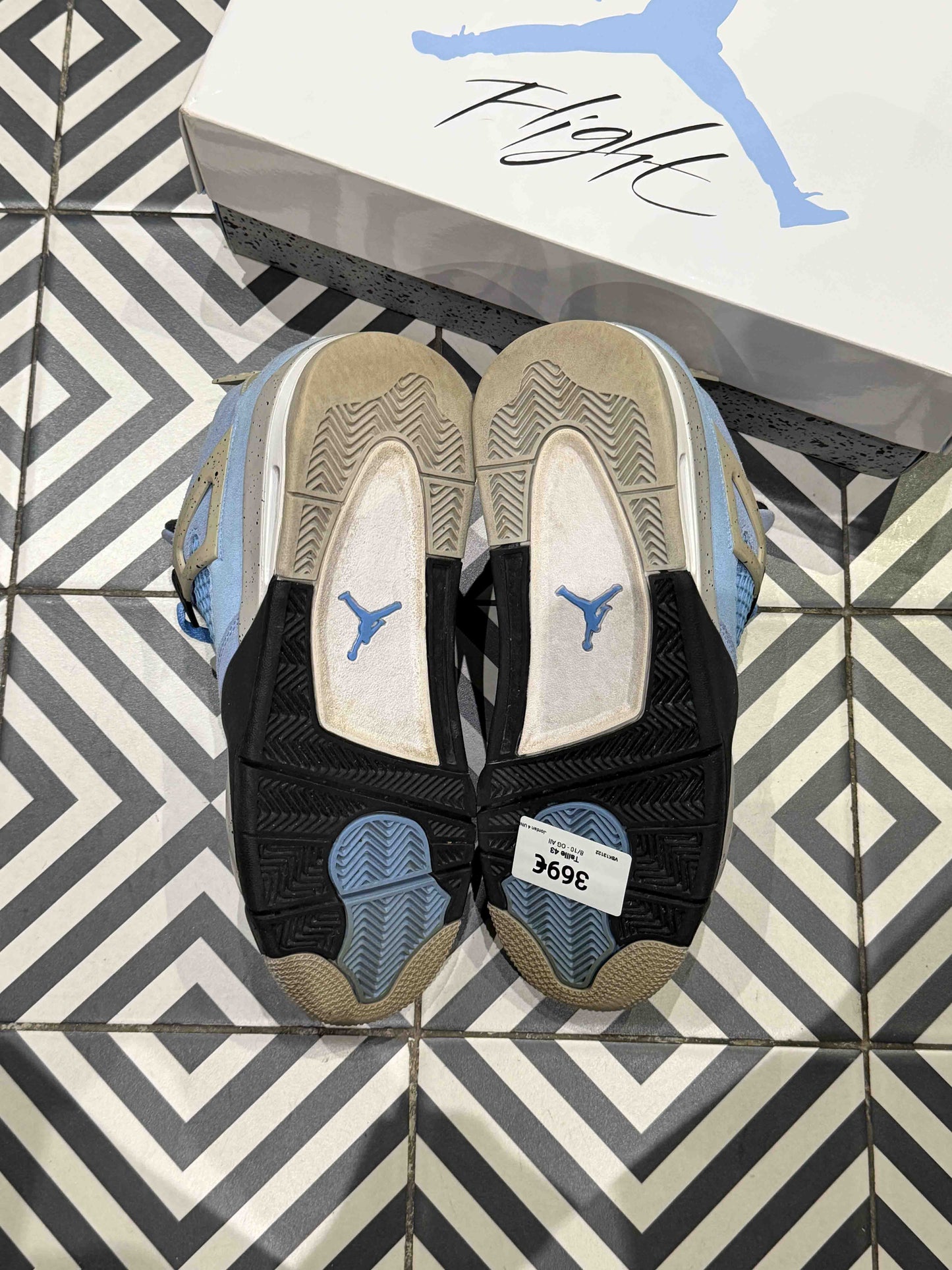 Jordan 4 UNC (Taille 43)