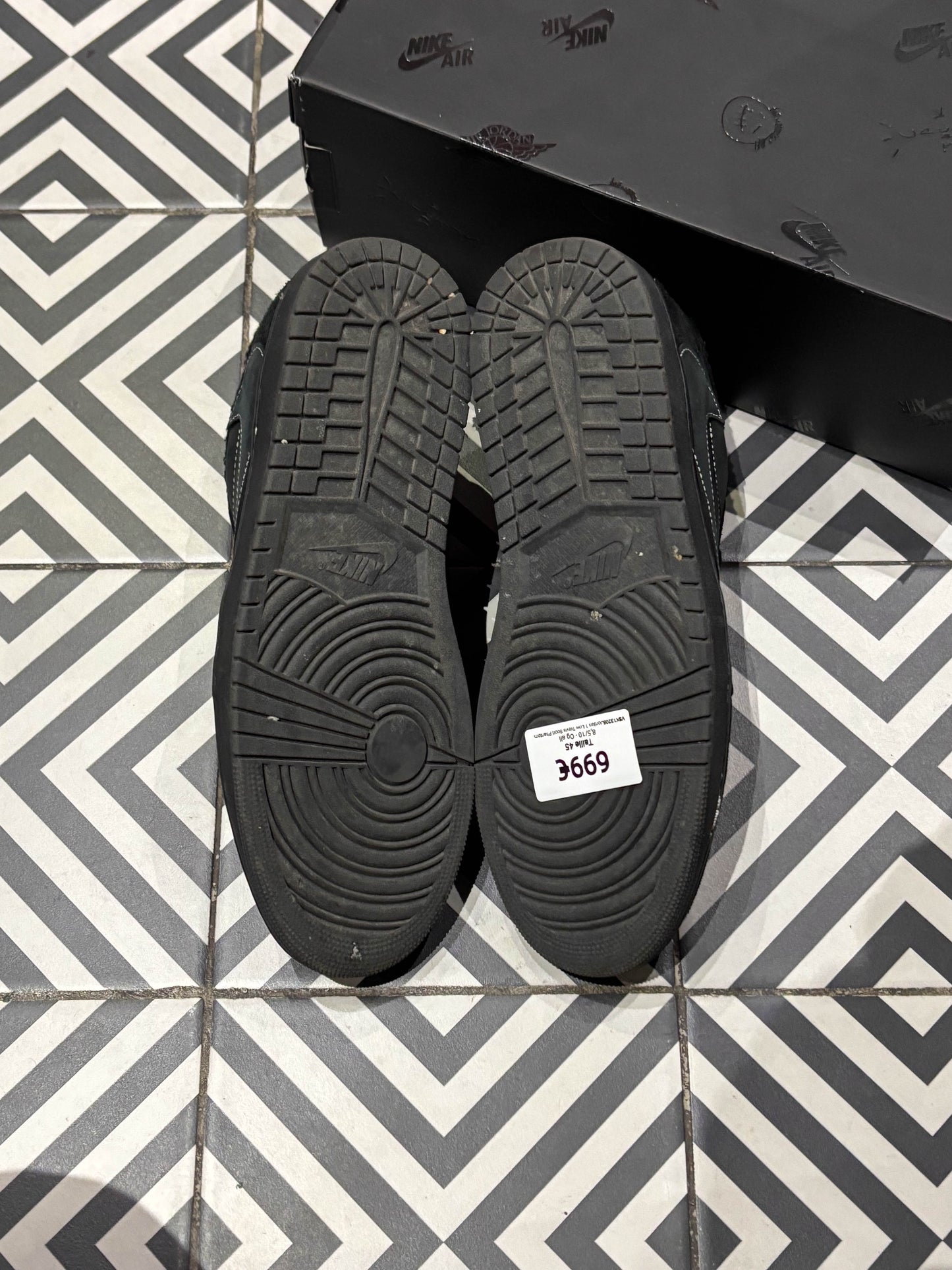 Jordan 1 Low Travis Scott Phantom Black (Taille 45)