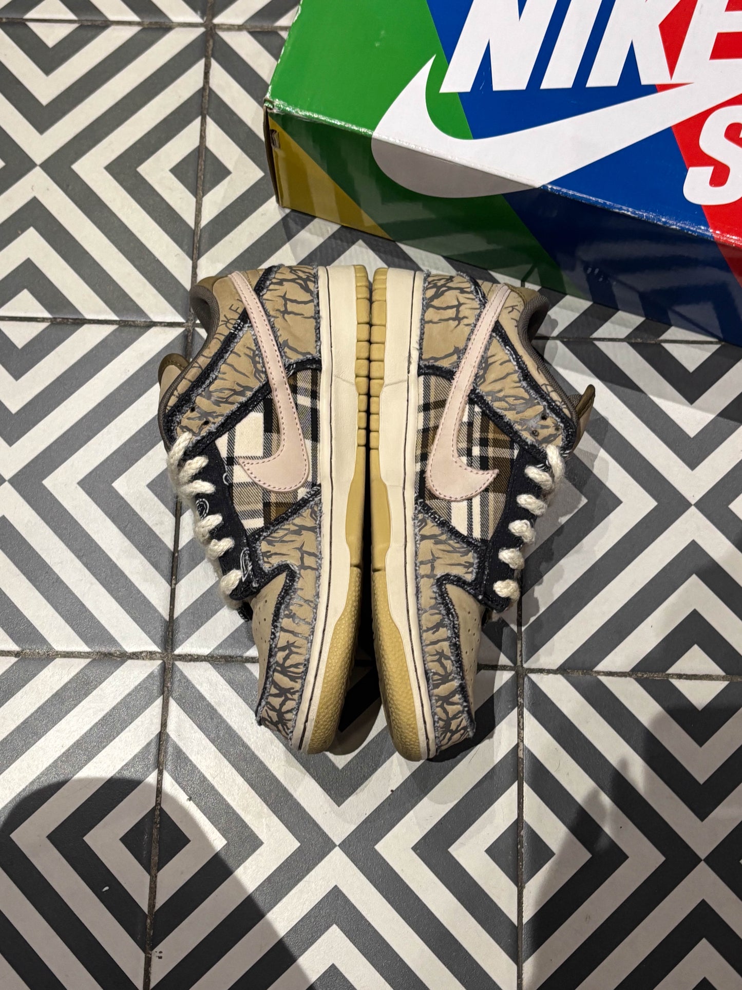 Dunk SB Travis Scott (Decoupee) (Taille 40,5)
