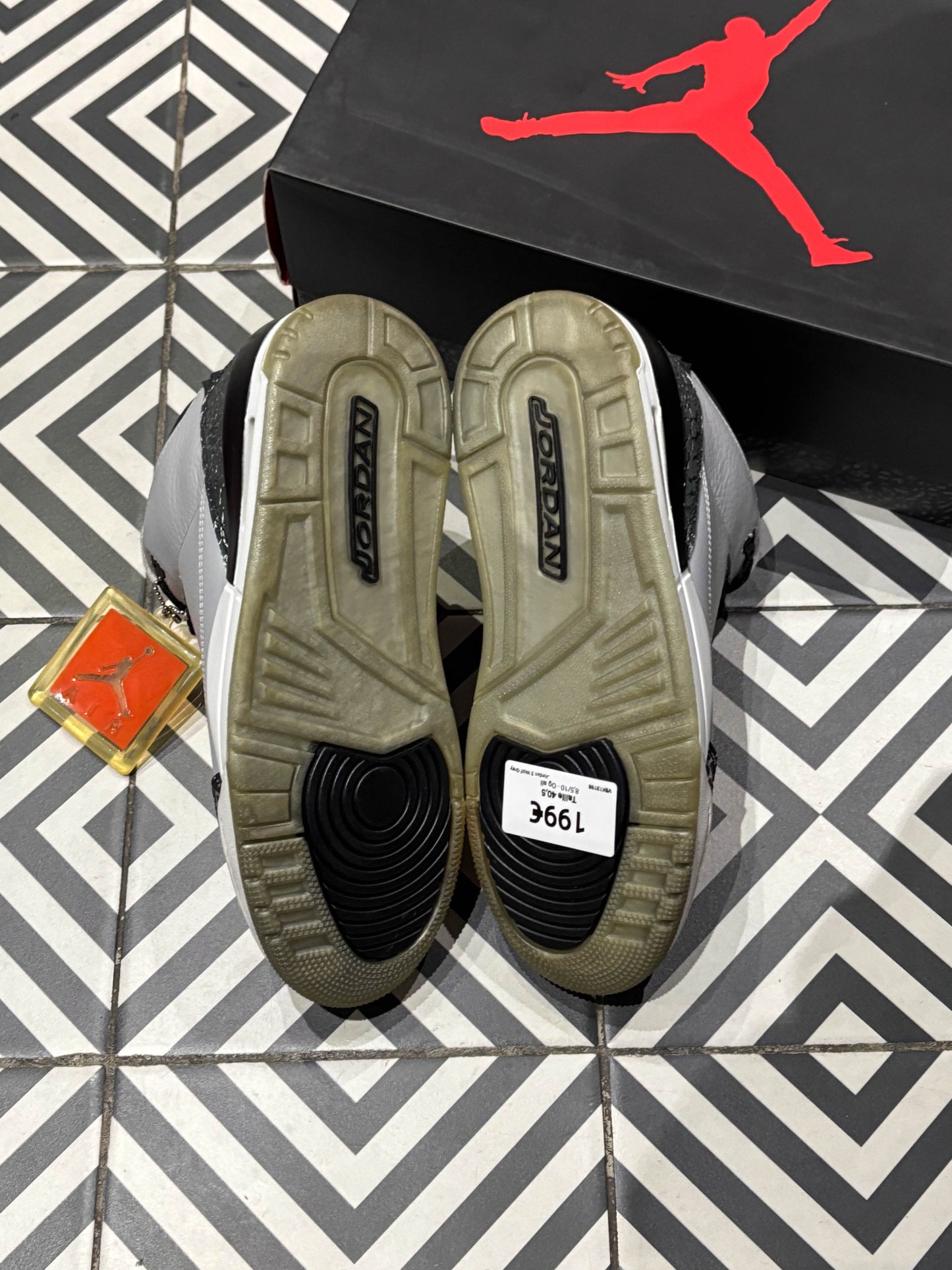 Jordan 3 Wolf Grey (Taille 40,5)