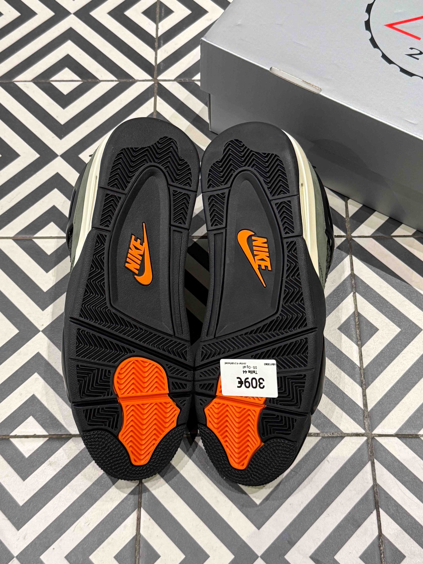 Jordan 4 Undefeated (Taille 44)