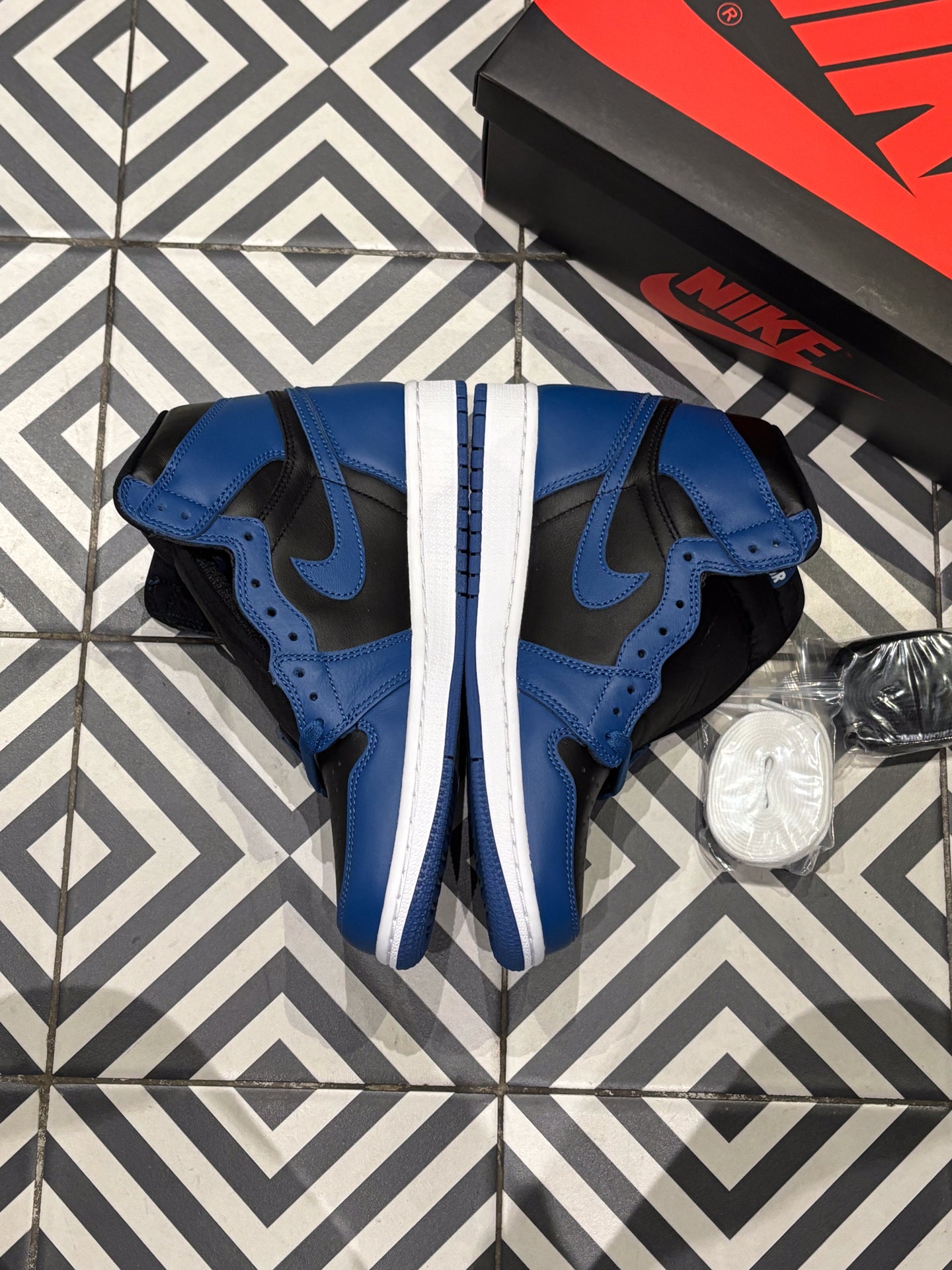 jordan 1 High Marina Blue (Taille 40)