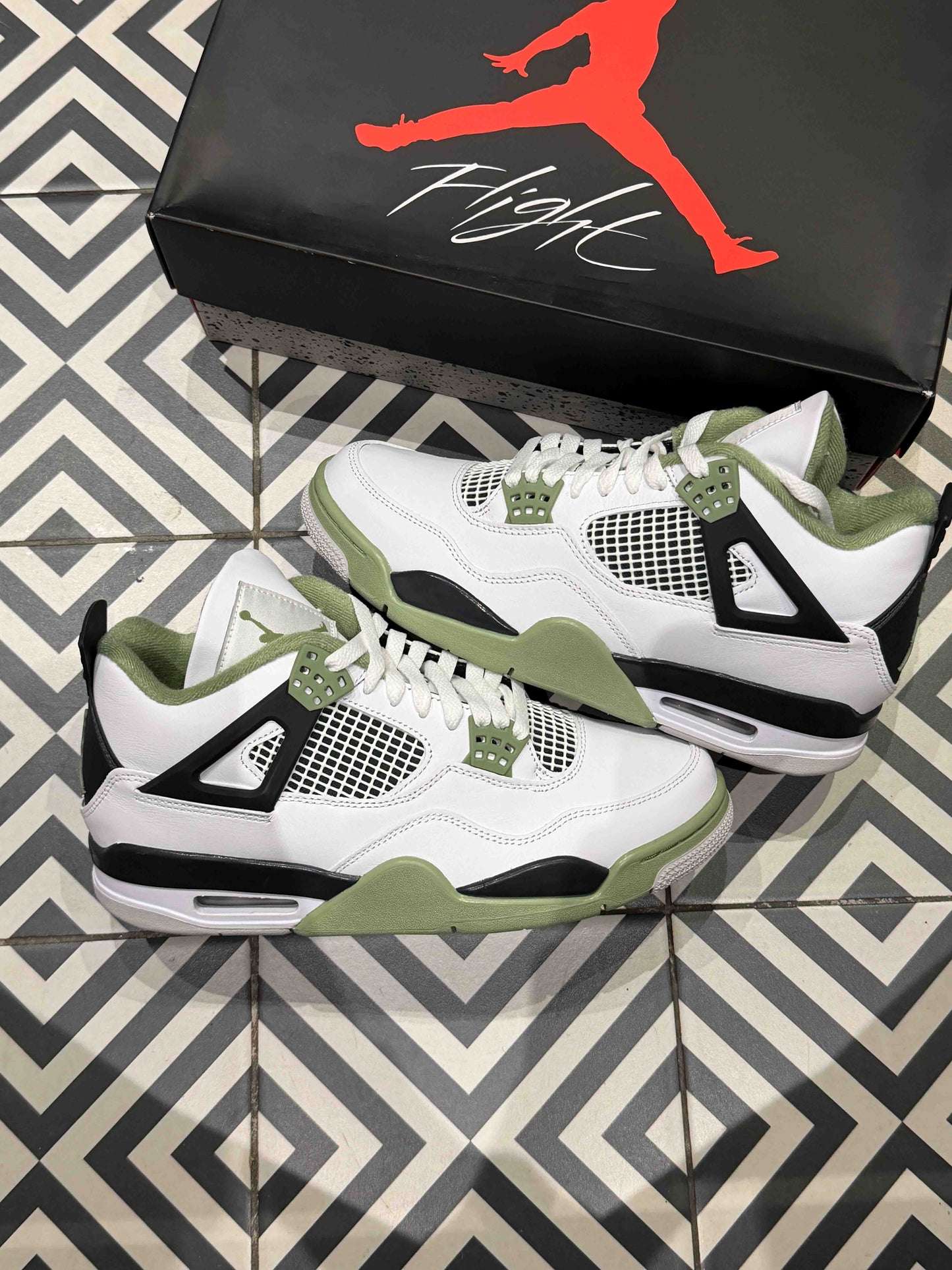 Jordan 4 Seafoam (Taille 43)