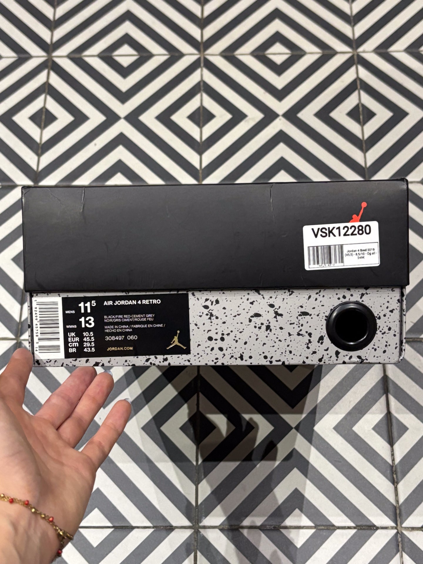 Jordan 4 Bred 2019 (45,5)