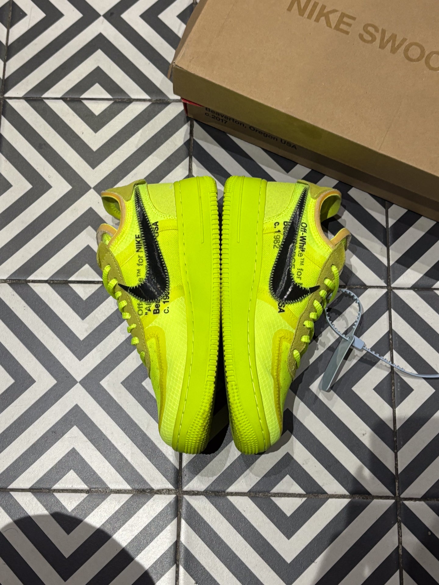 Air Force 1 Off-White Volt (Taille 38,5)