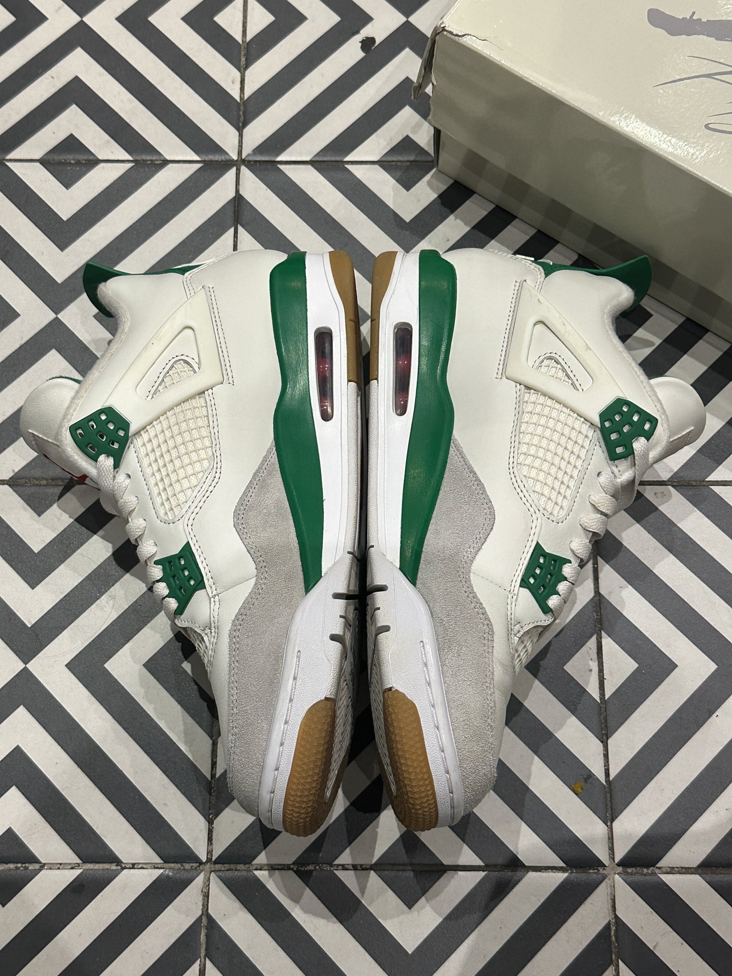 JORDAN 4 SB Pine Green (44,5)