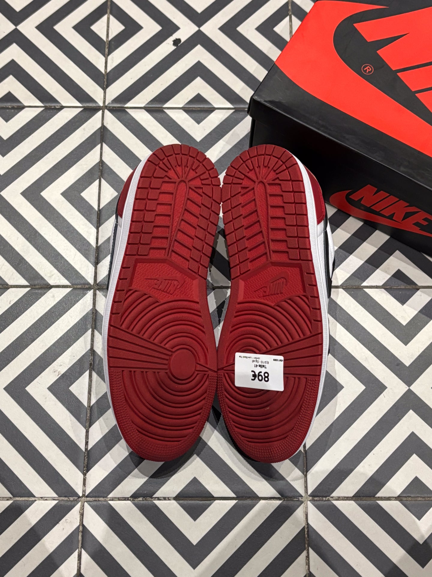 Jordan 1 Low Black Toe (Taille 41)