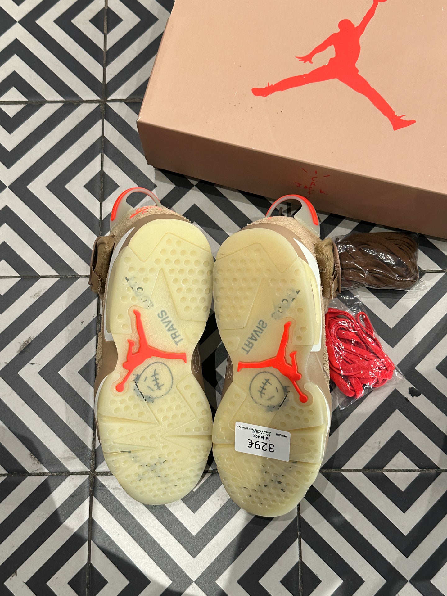 Jordan 6 Travis Scott British Kaki (40,5)