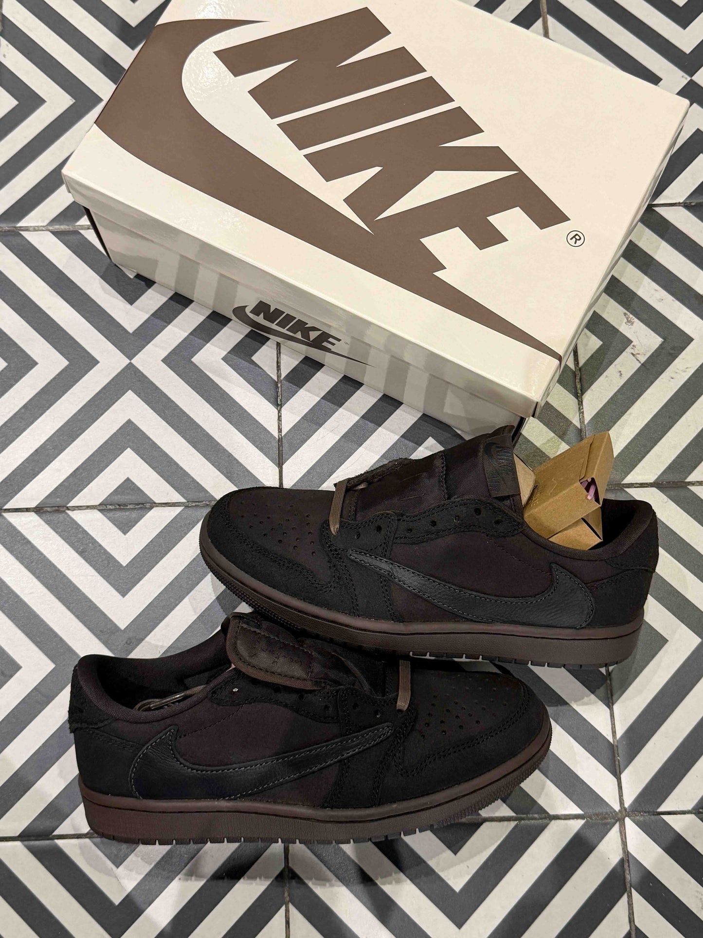 Jordan 1 Low Travis Scott Velvet Brown (Taille 39)