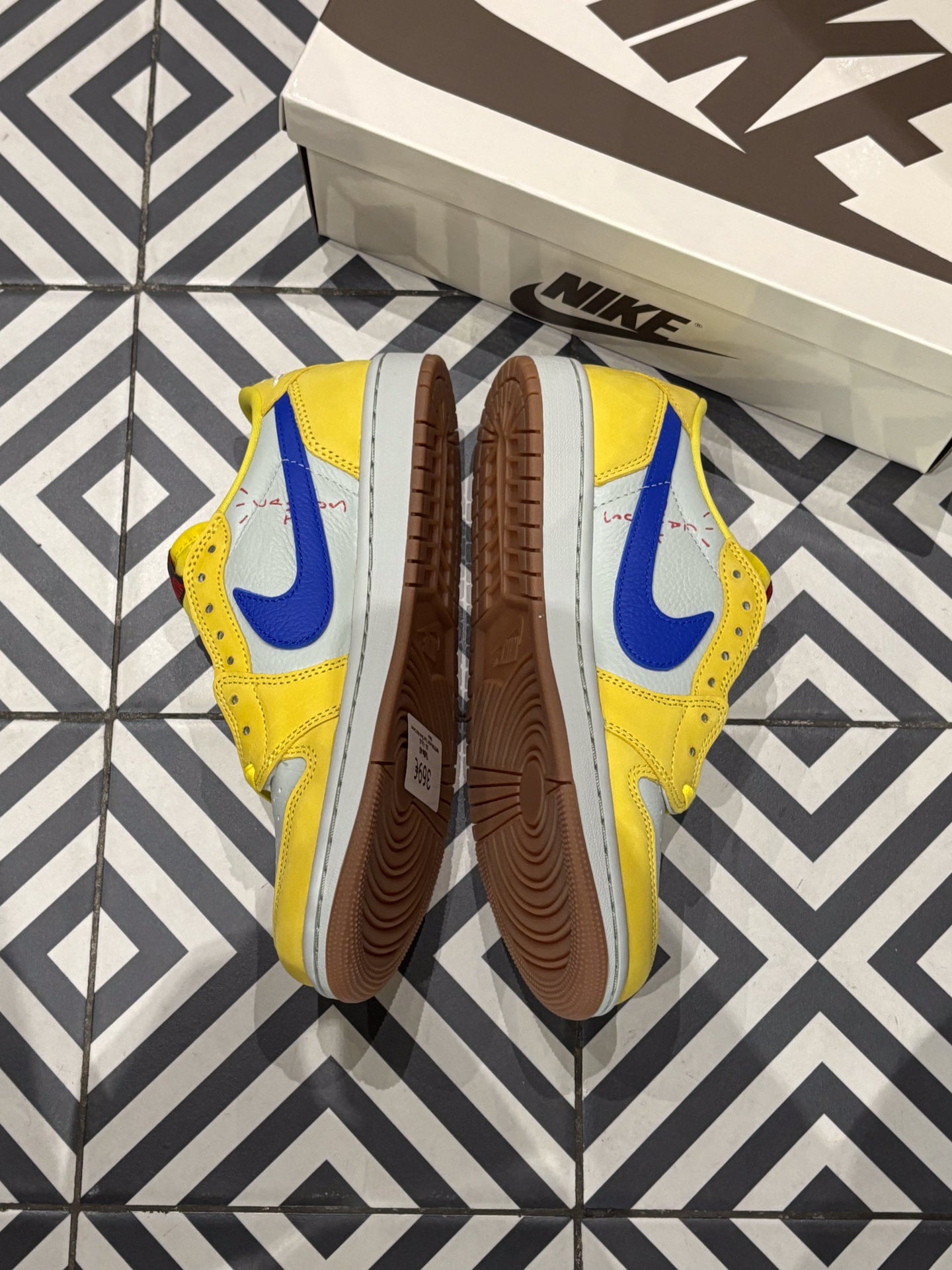 Jordan 1 Low Travis Scott Canary Yellow (40)