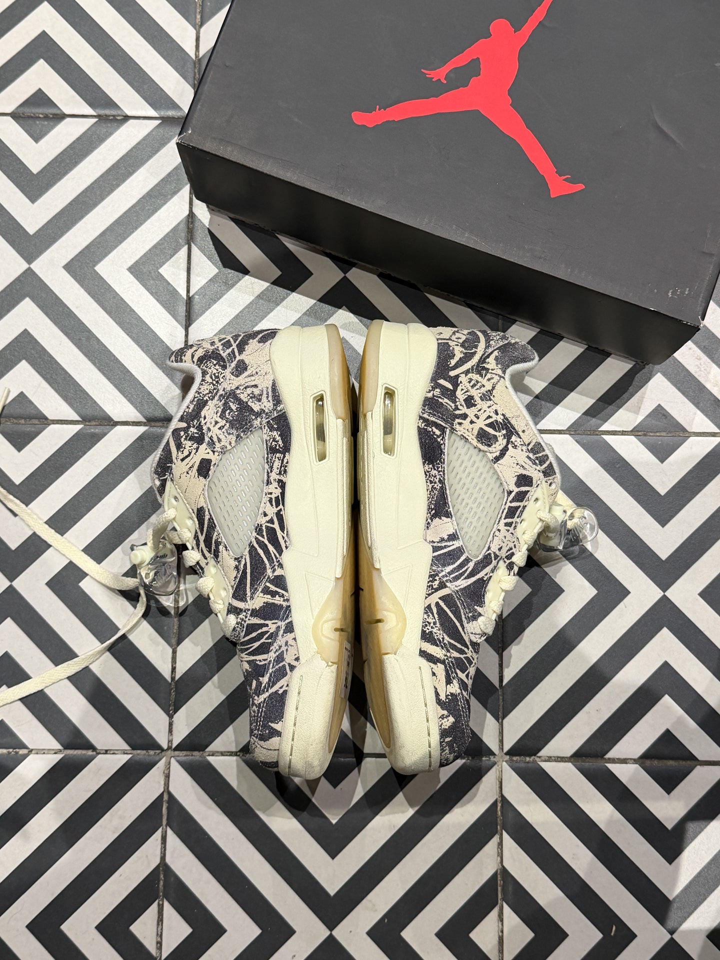 Jordan 5 Low Snakeskin (Taille 38)