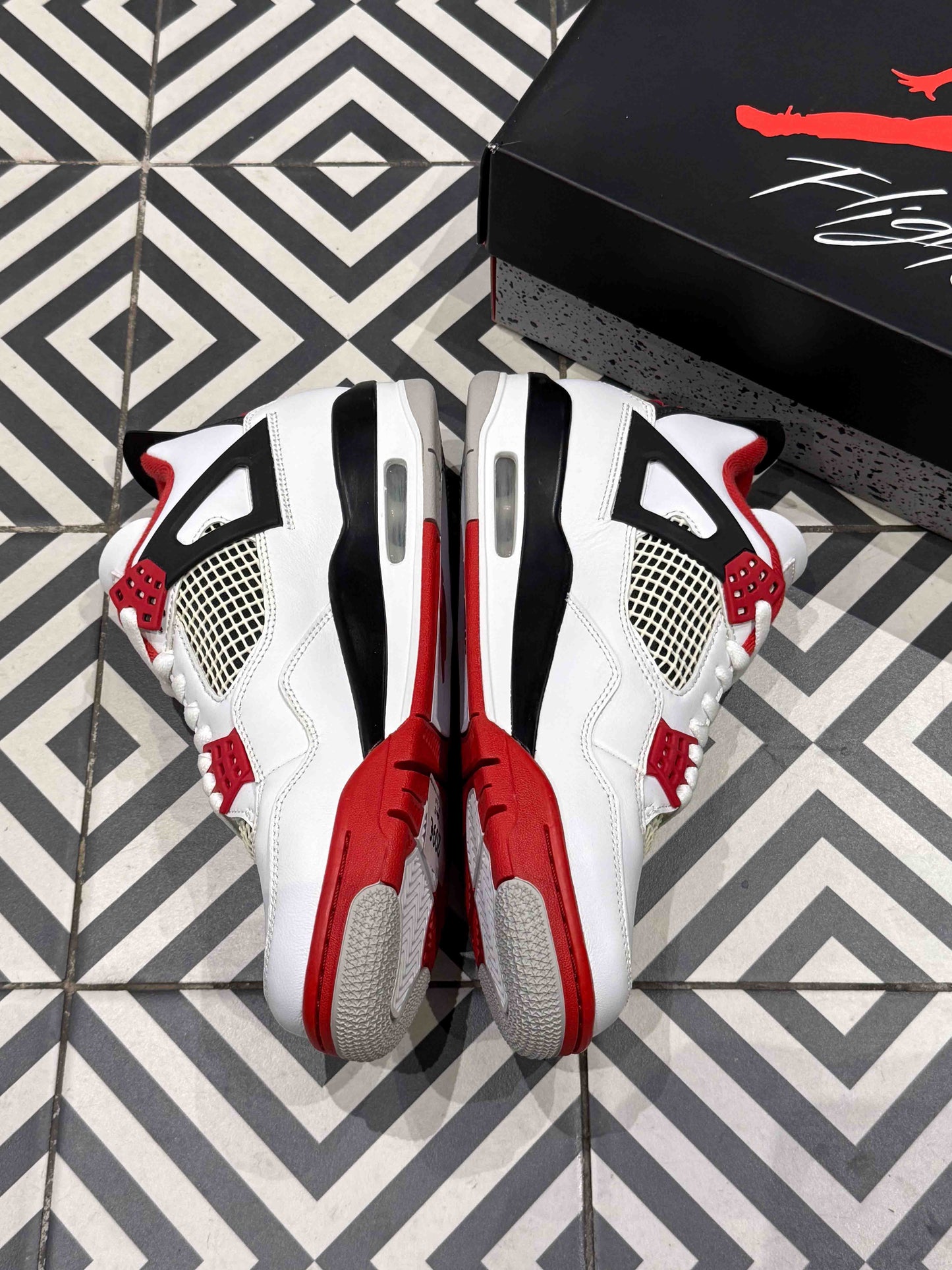 Jordan 4 Fire Red (Taille 42)