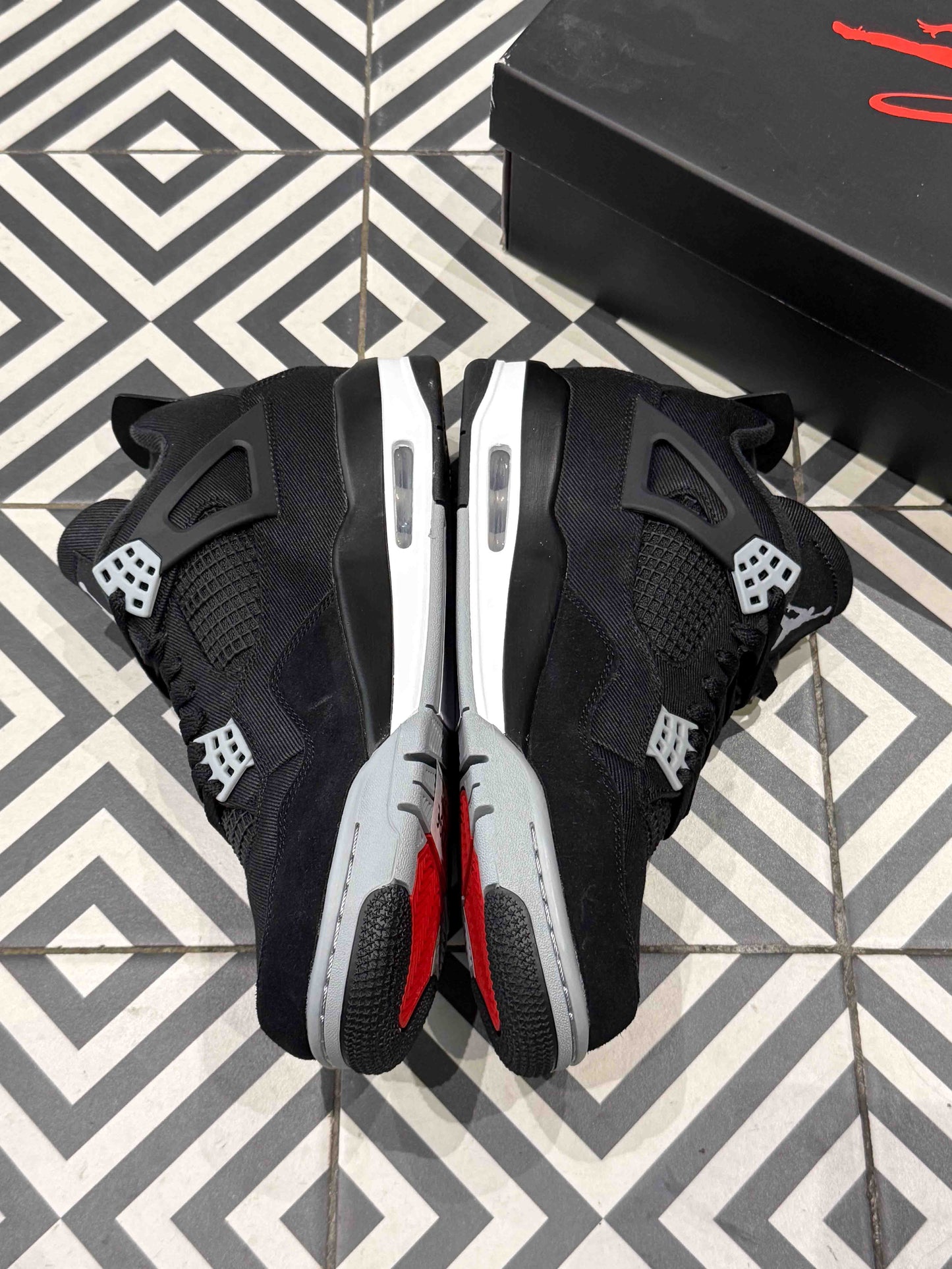 Jordan 4 Black canvas (Taille 44,5)