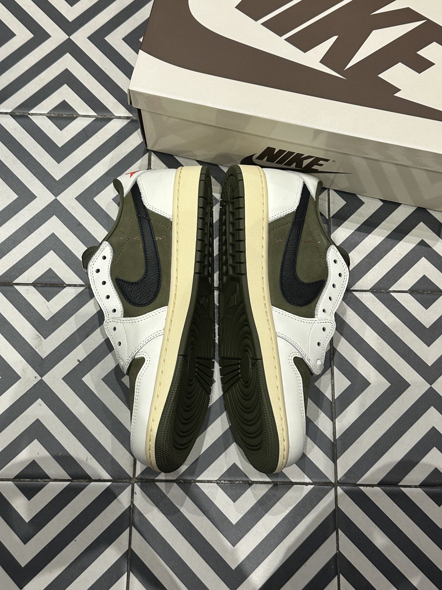 Jordan 1 Low Travis Scott Medium Olive (47,5)