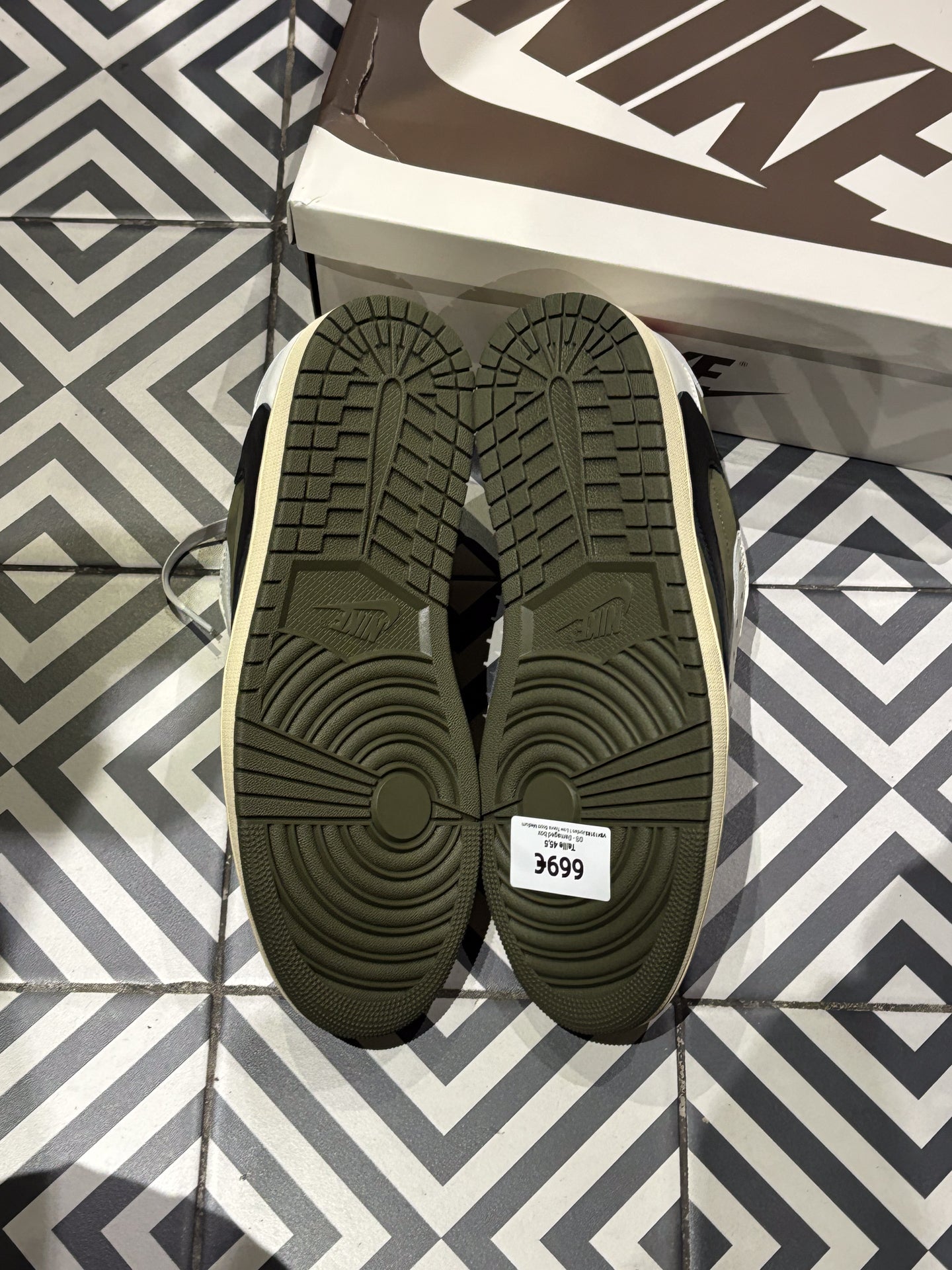 Jordan 1 Low Travis Scott Medium Olive (Taille 45,5)