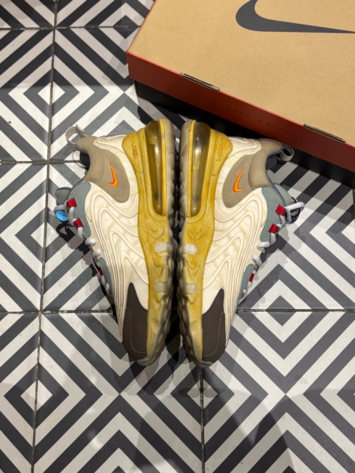 Air Max 270 react Travis Scott (Taille 42,5)