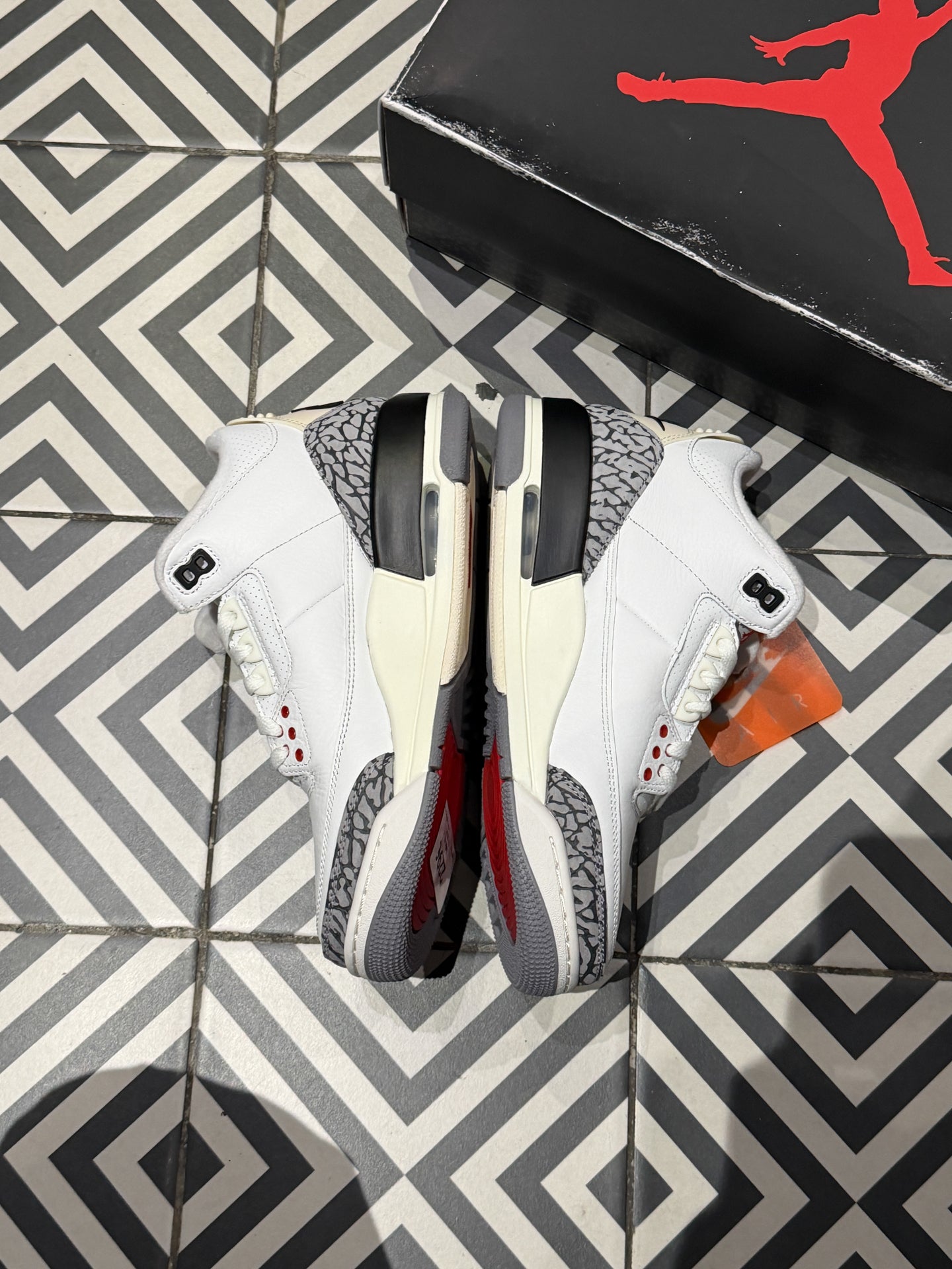 Jordan 3 White Cement (Taille 40)