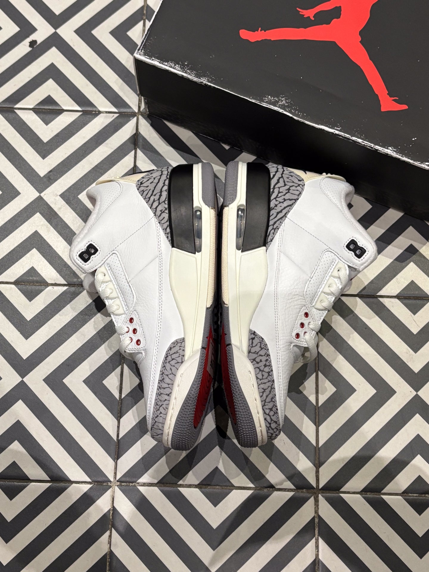 Jordan 3 White Cement Reimagined (Taille 42,5)