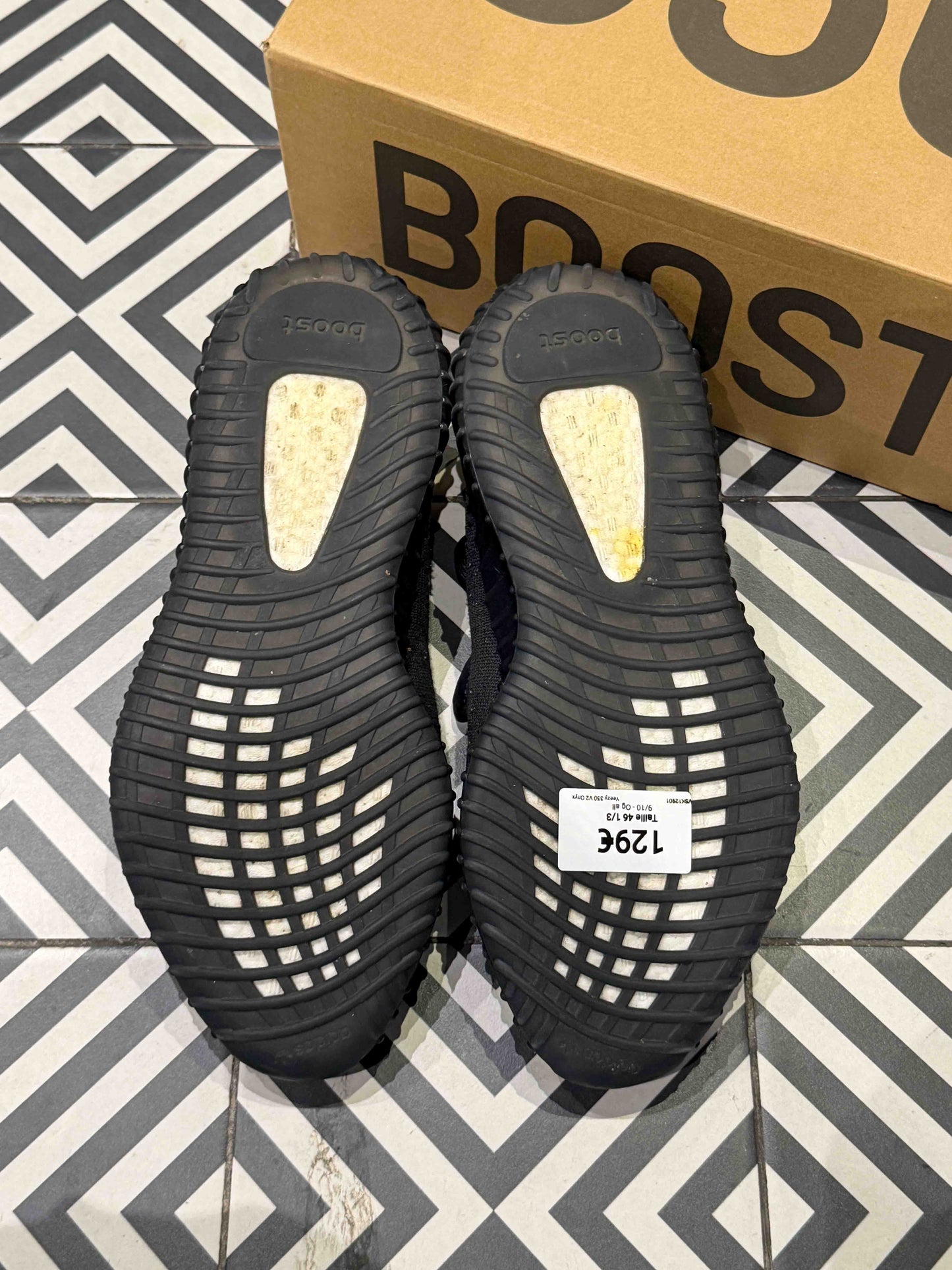 Yeezy 350 V2 Onyx (Taille 46 1/3)