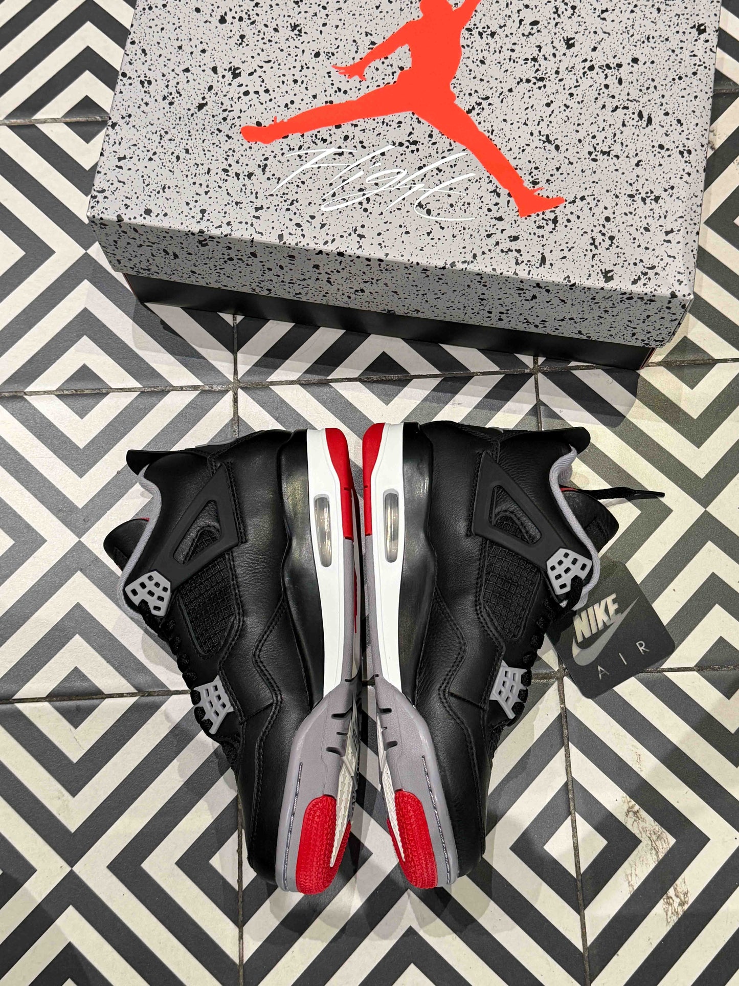 Jordan 4 Bred Reimagined (Taille 40)