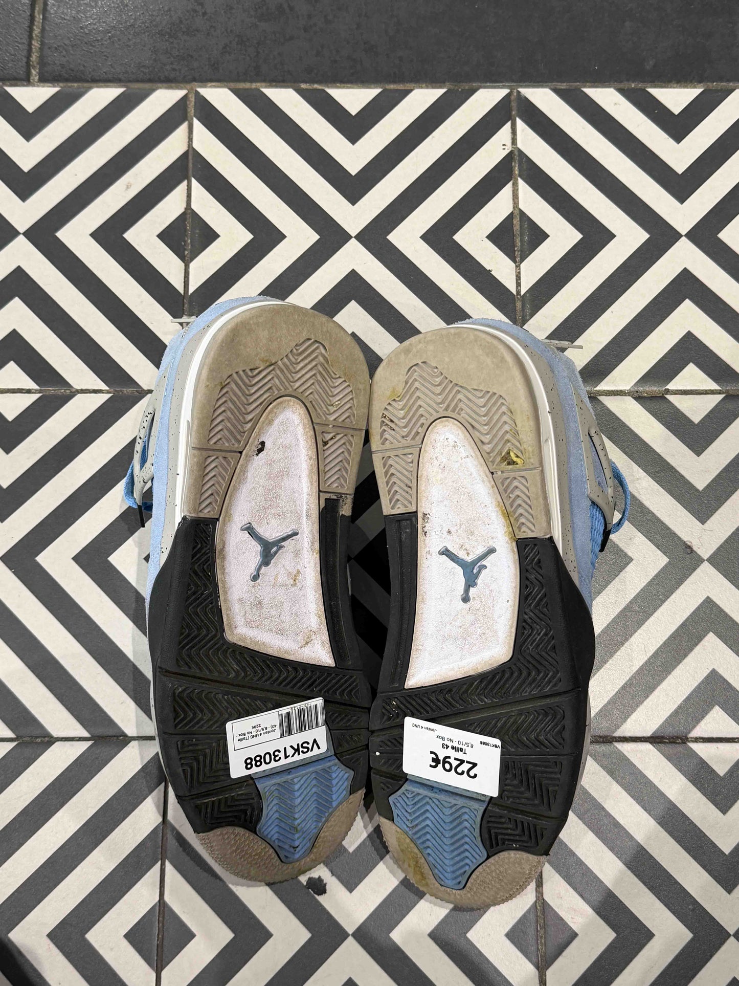 Jordan 4 UNC (Taille 43)