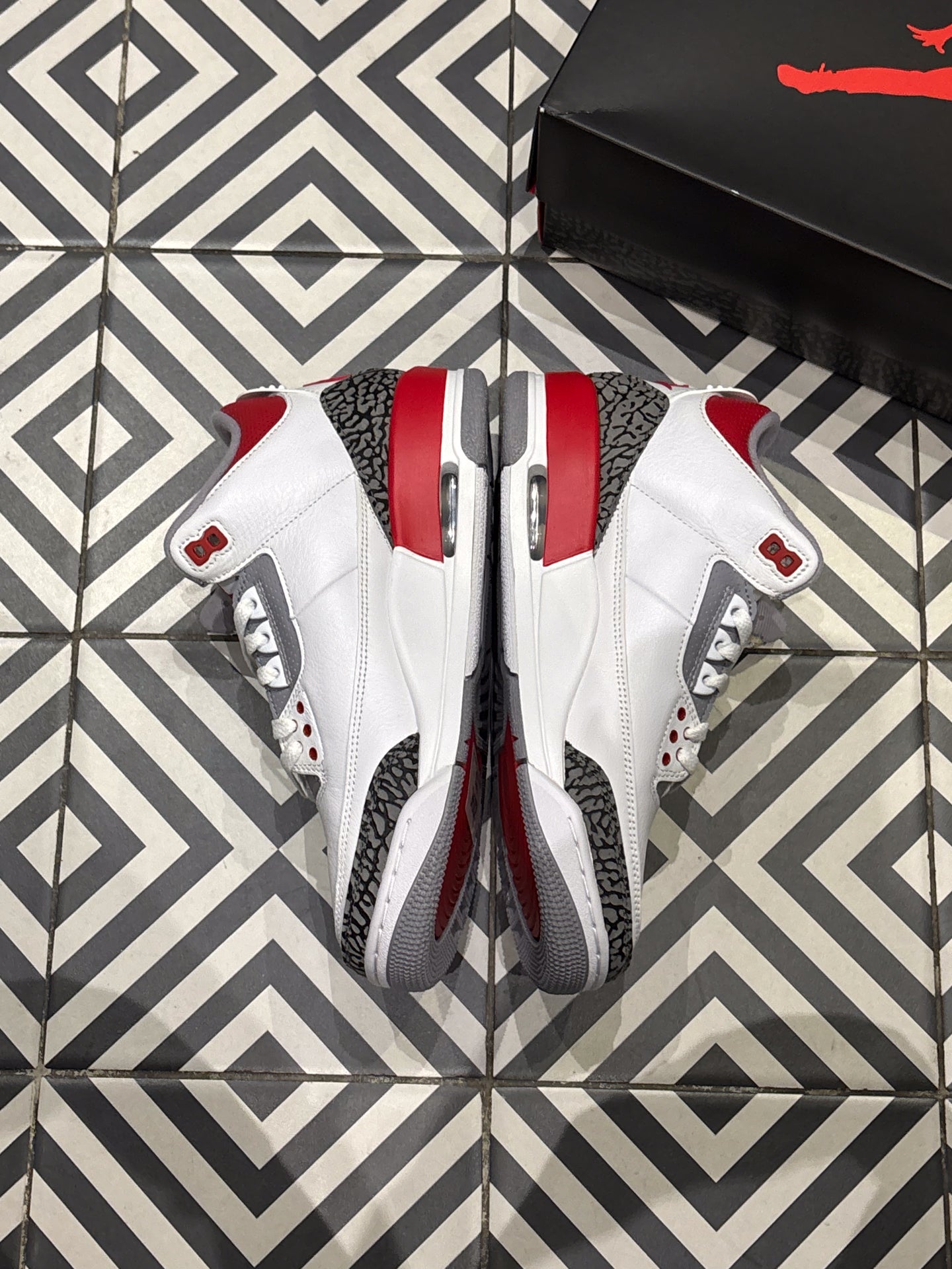 Jordan 3 Fire red (Taille 42)