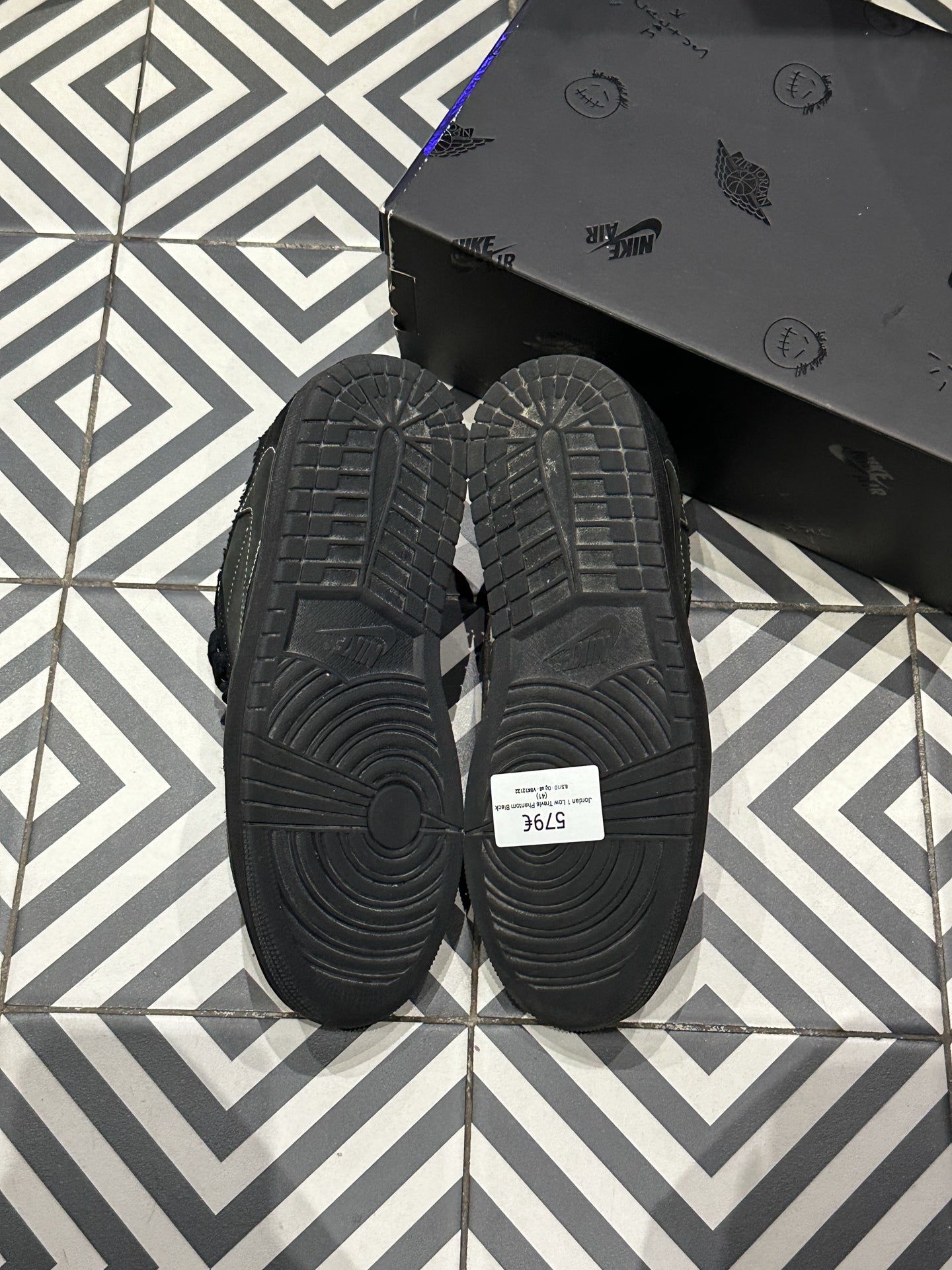 Jordan 1 Low Travis Phantom Black (41)