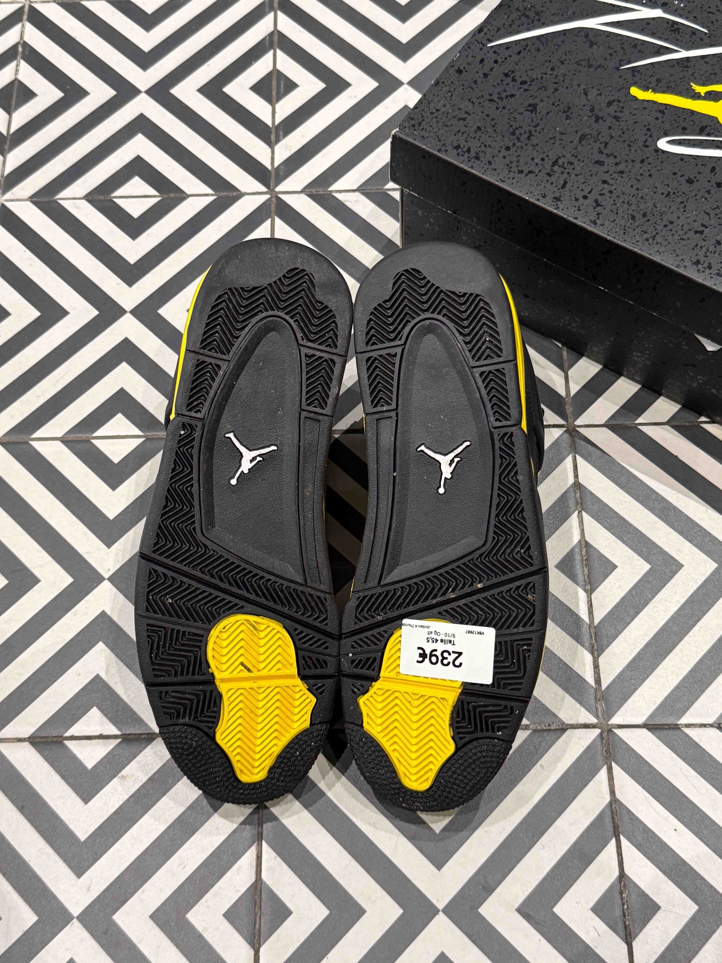 Jordan 4 Thunder (Taille 45,5)