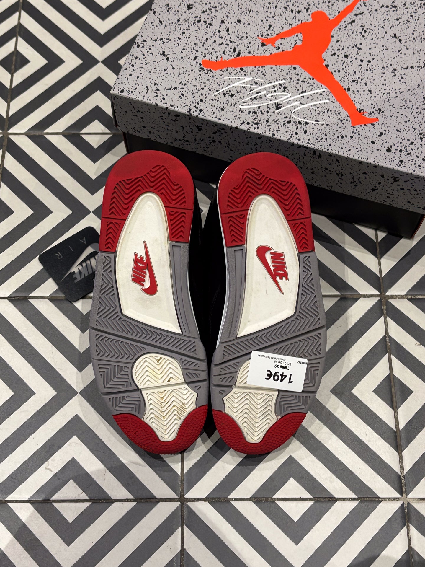 Jordan 4 Bred Reimagined (Taille 39)