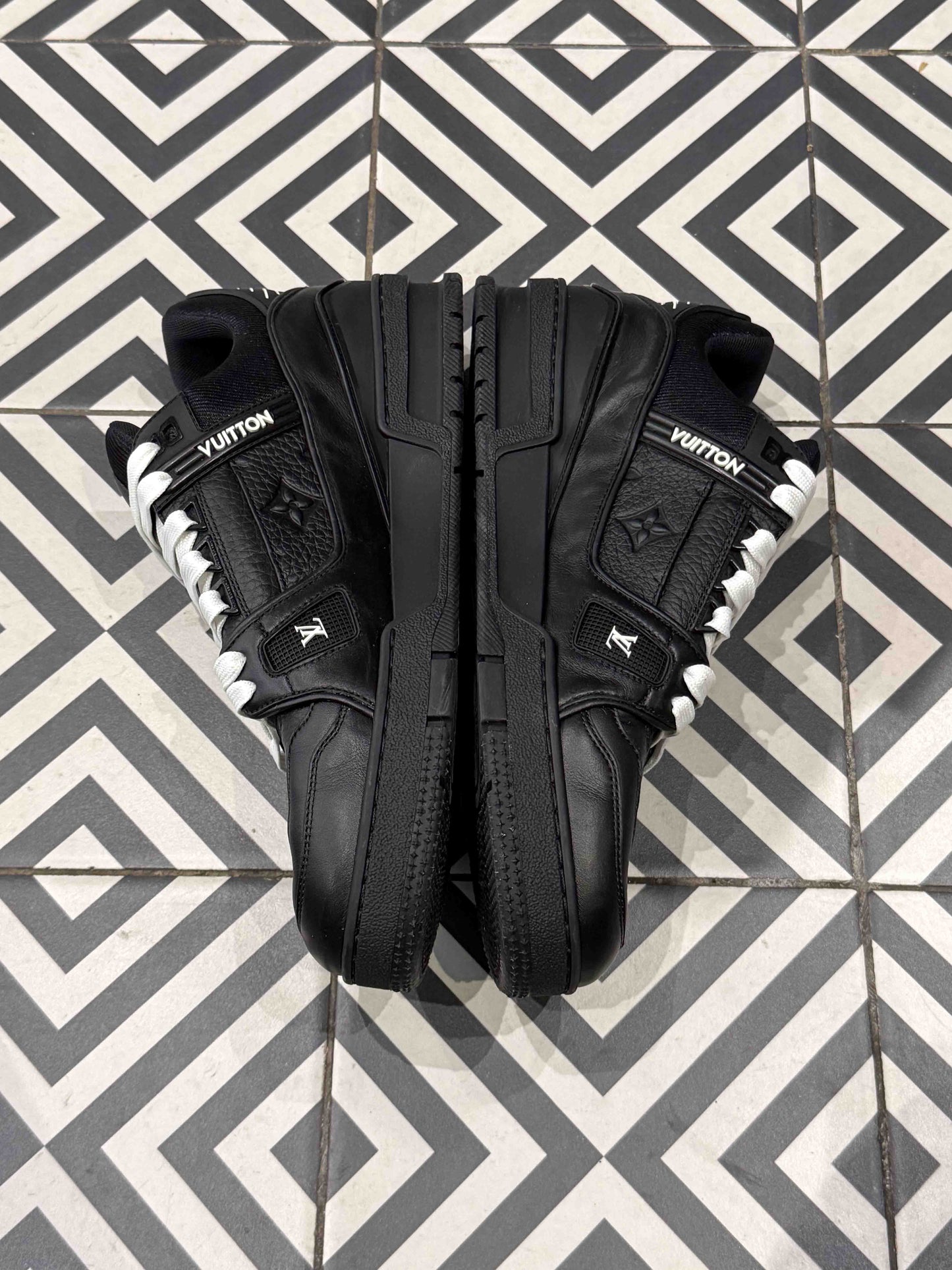Louis Vuitton Trainer Black (Taille 42)