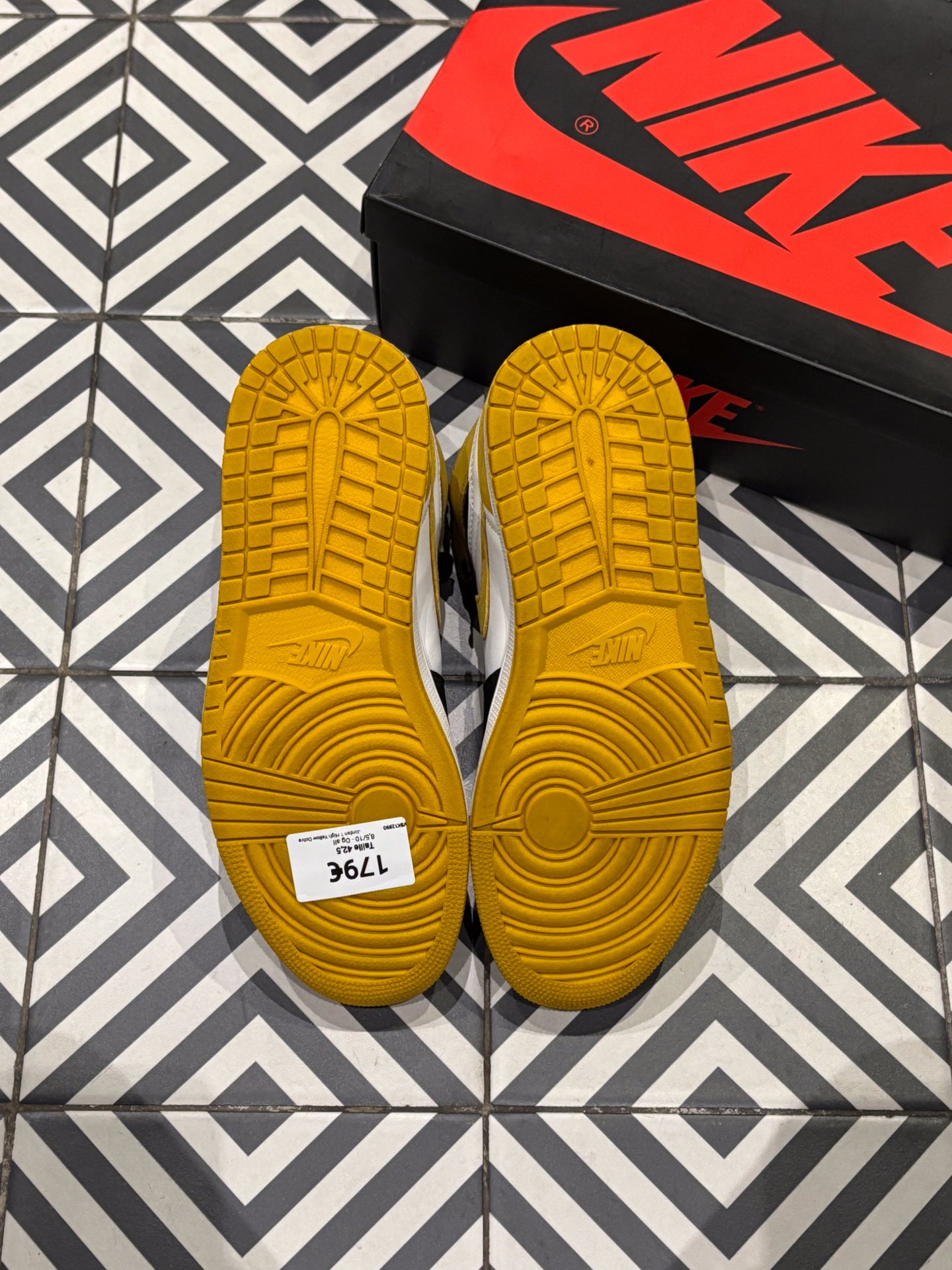 Jordan 1 High Yellow Ochre (Taille 42,5)