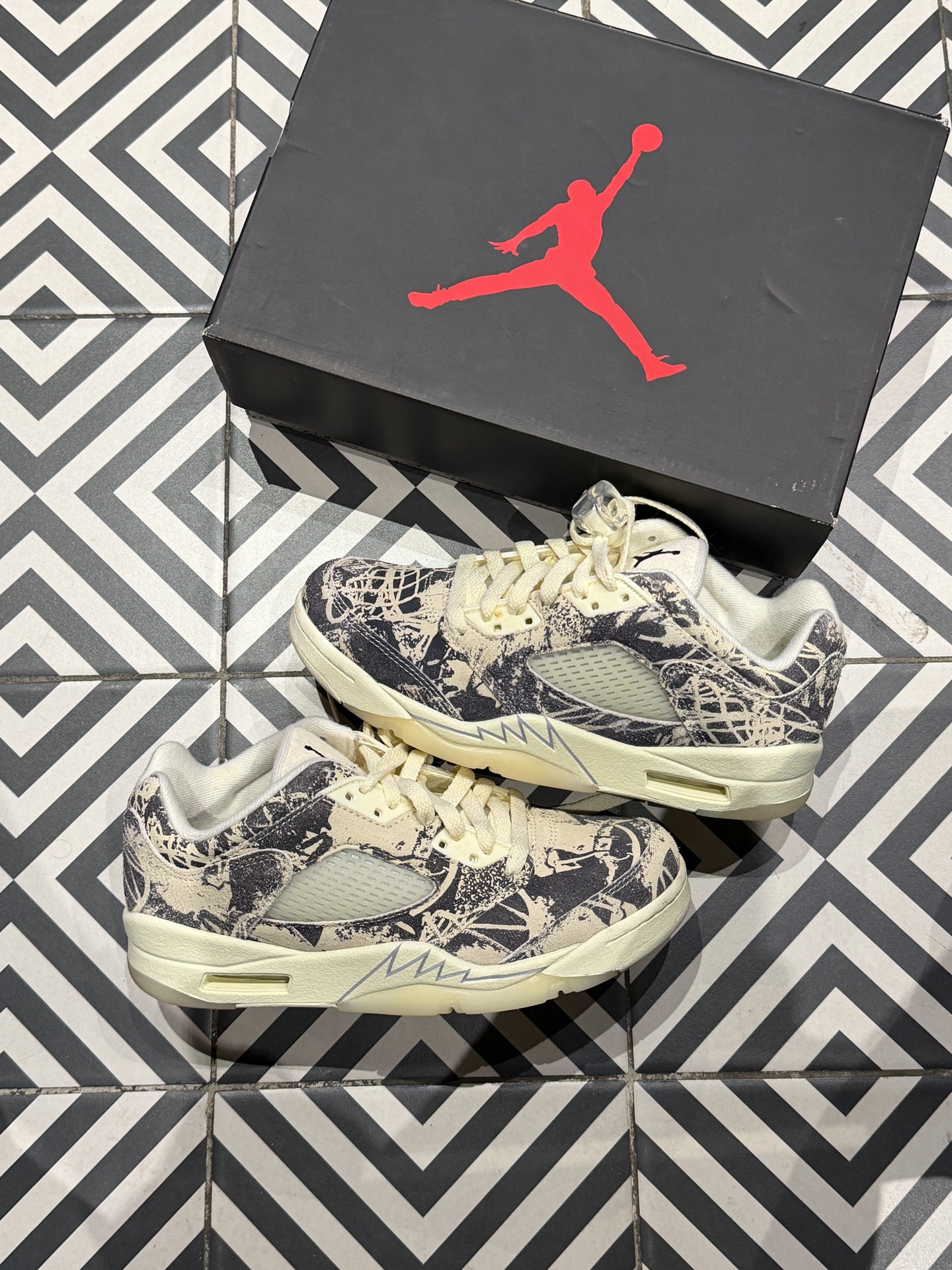 Jordan 5 Low Snakeskin (Taille 38)
