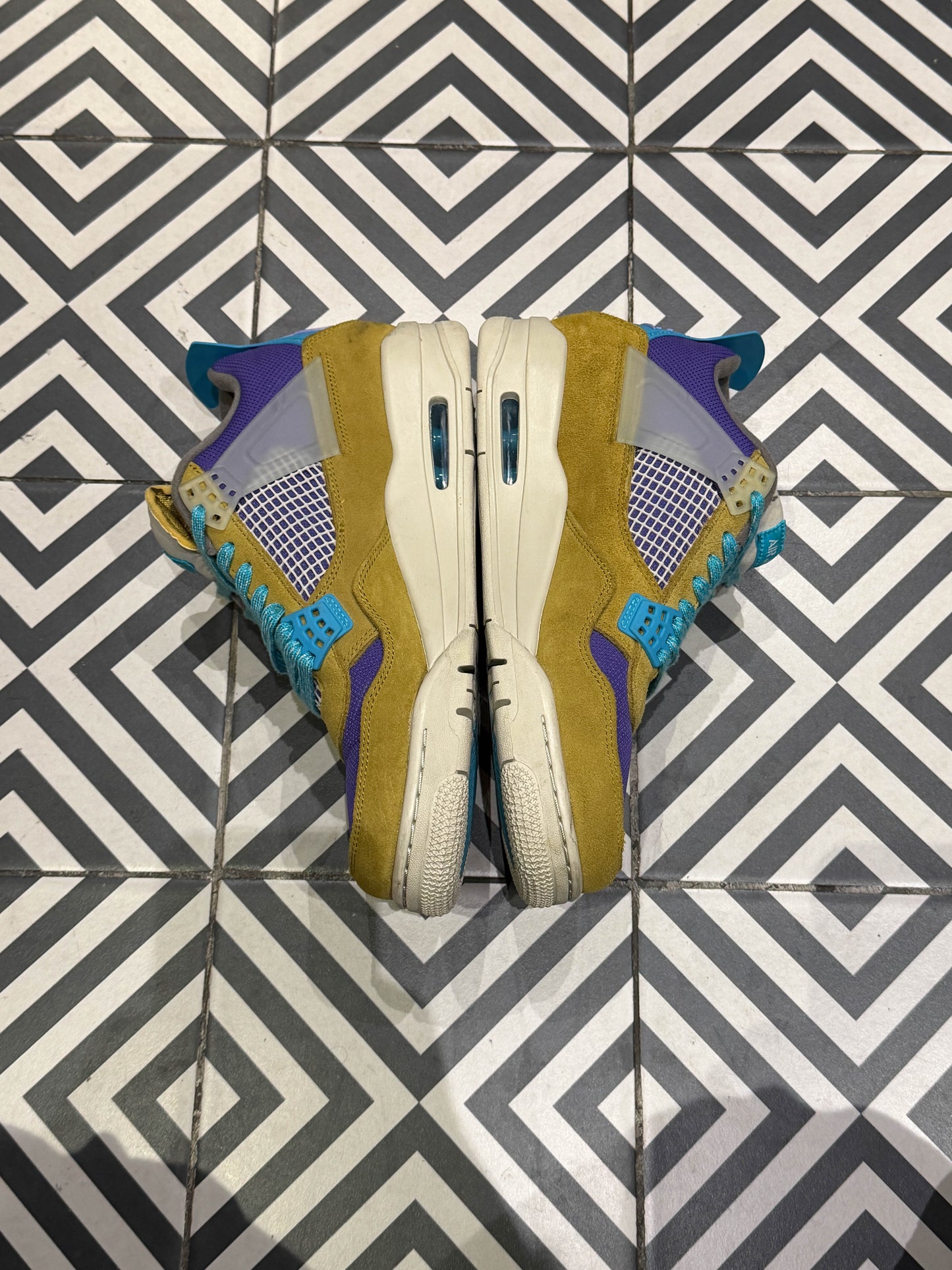 Jordan 4 Union Desert Moss (Taille 43)