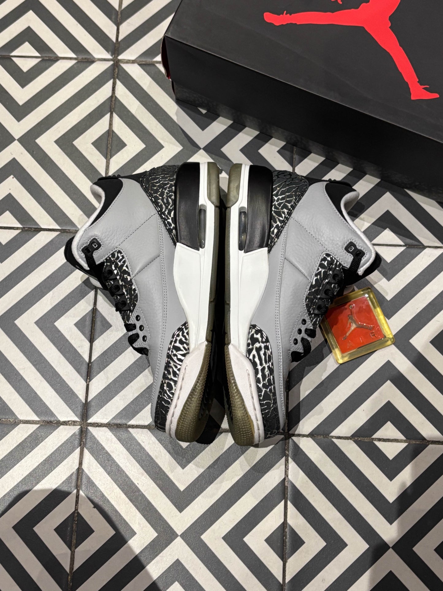 Jordan 3 Wolf Grey (Taille 40,5)