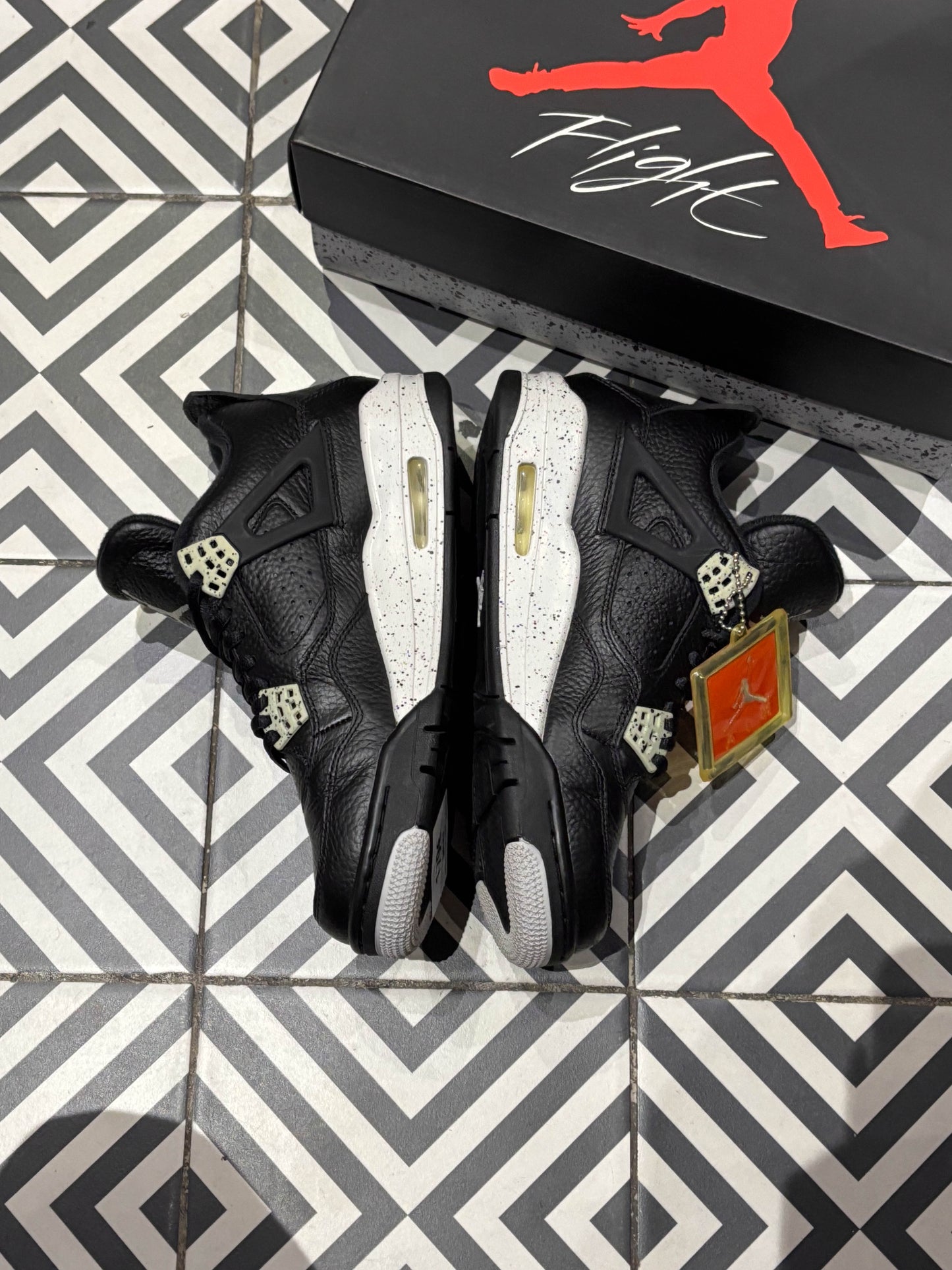 Jordan 4 Oreo (Taille 40,5)