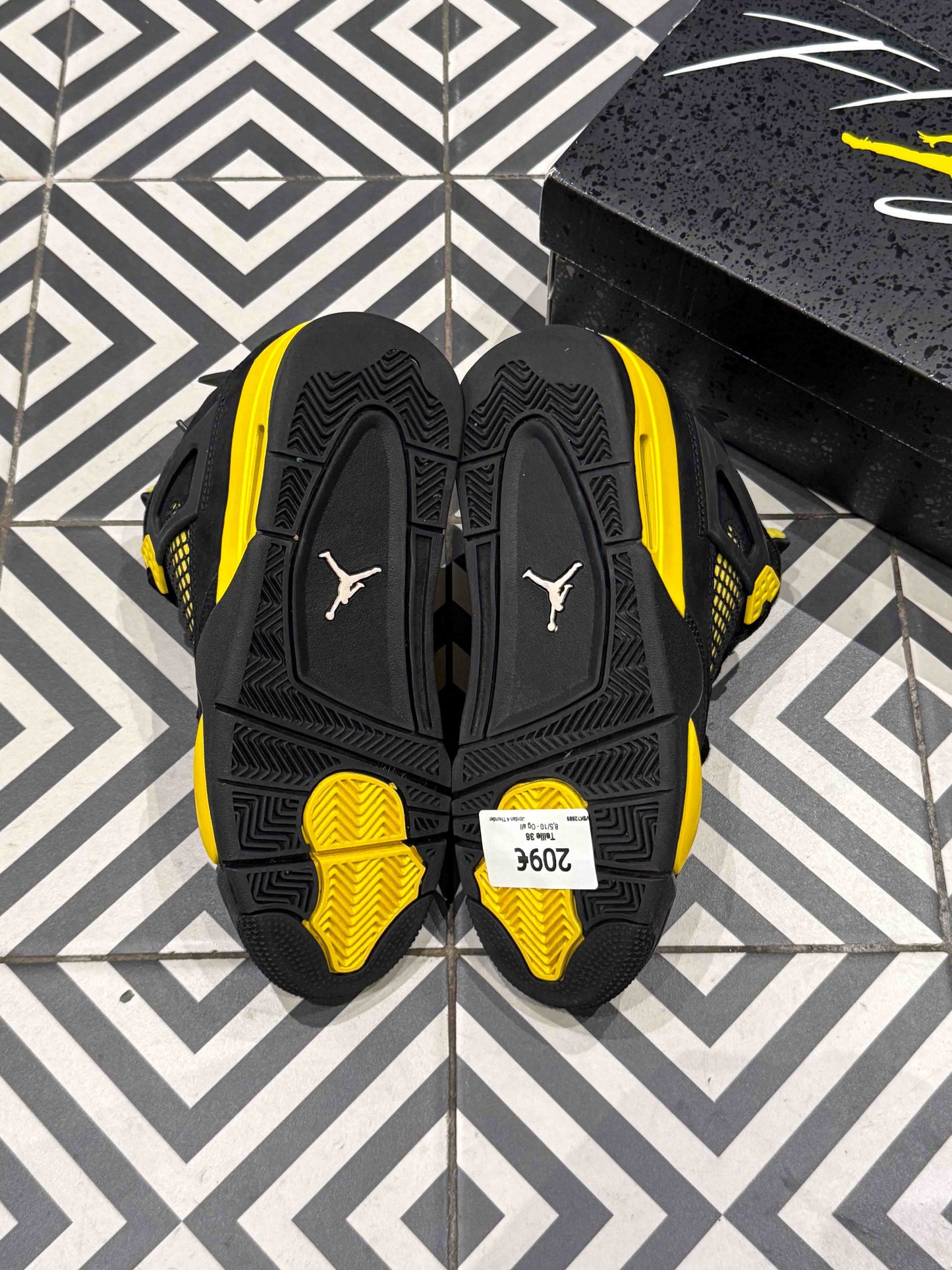 Jordan 4 Thunder (Taille 38)
