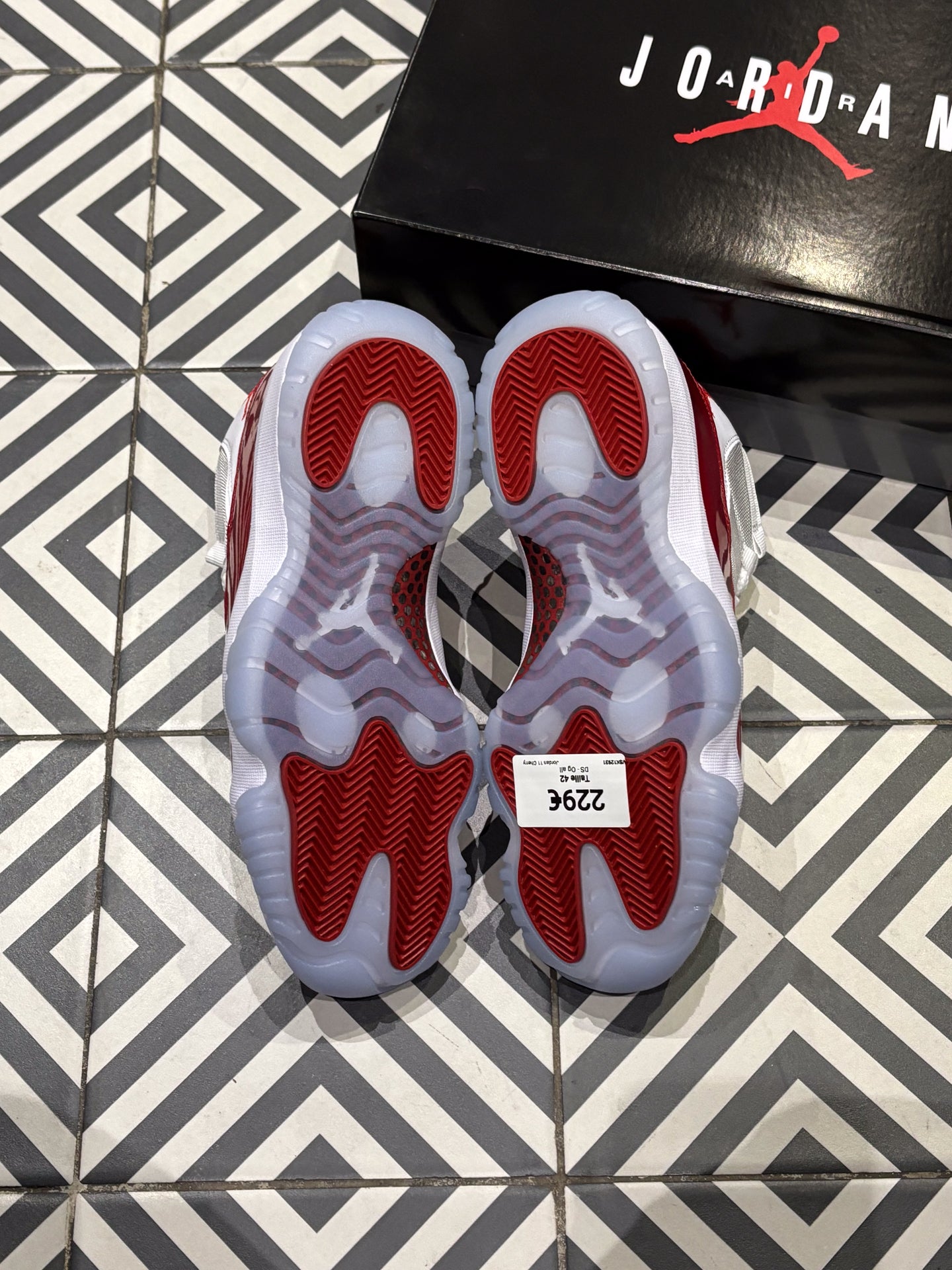 Jordan 11 Cherry (Taille 42)