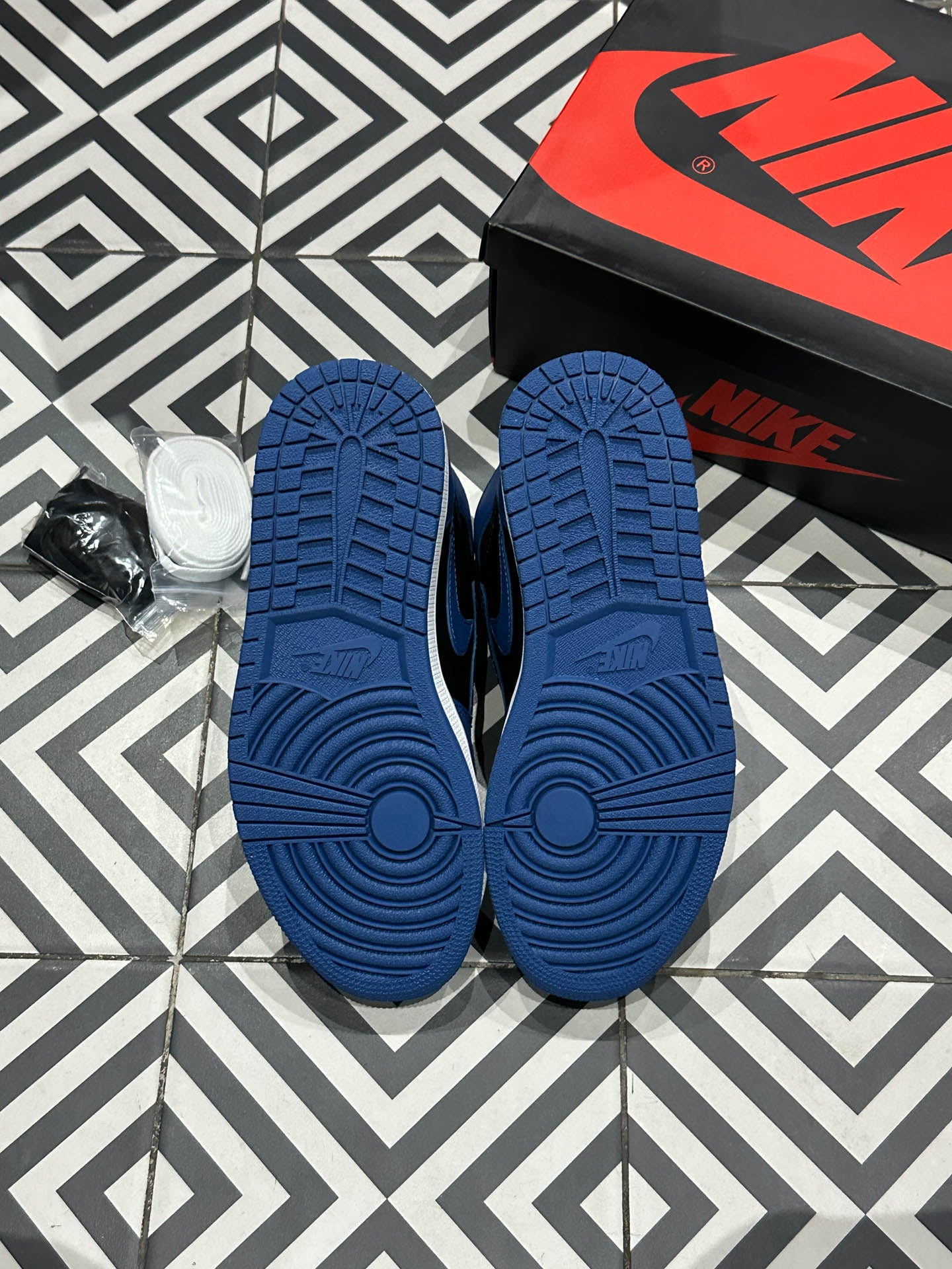 Jordan 1 High Marina Blue (Taille 41)